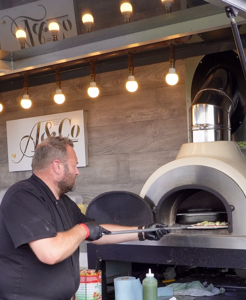 Pineapple on a pizza, yes or no?🍍🍕

Whatever your pizza topping choice is (we don&rsquo;t judge), our pizza van promises a slice of heaven that will impress all your guests. 

And, the best part is our diary is now open for bookings Spring.📆

#piz