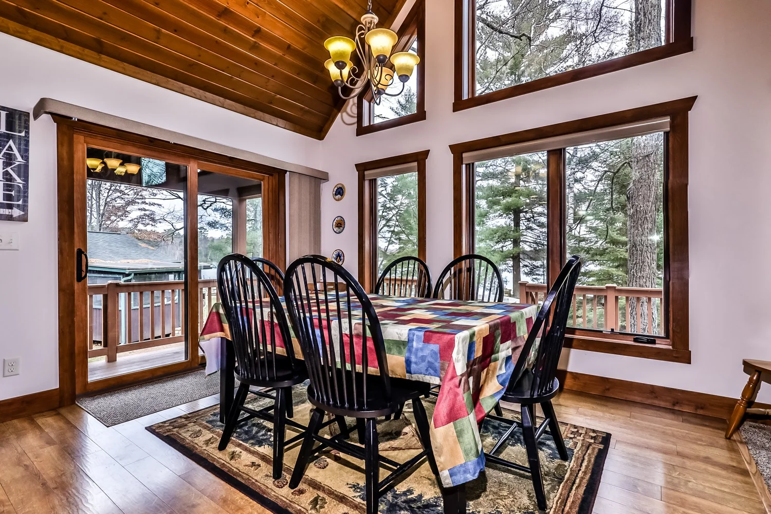 Lake Content Resort Cabin 3 — STEPAWAY Vacation Rentals