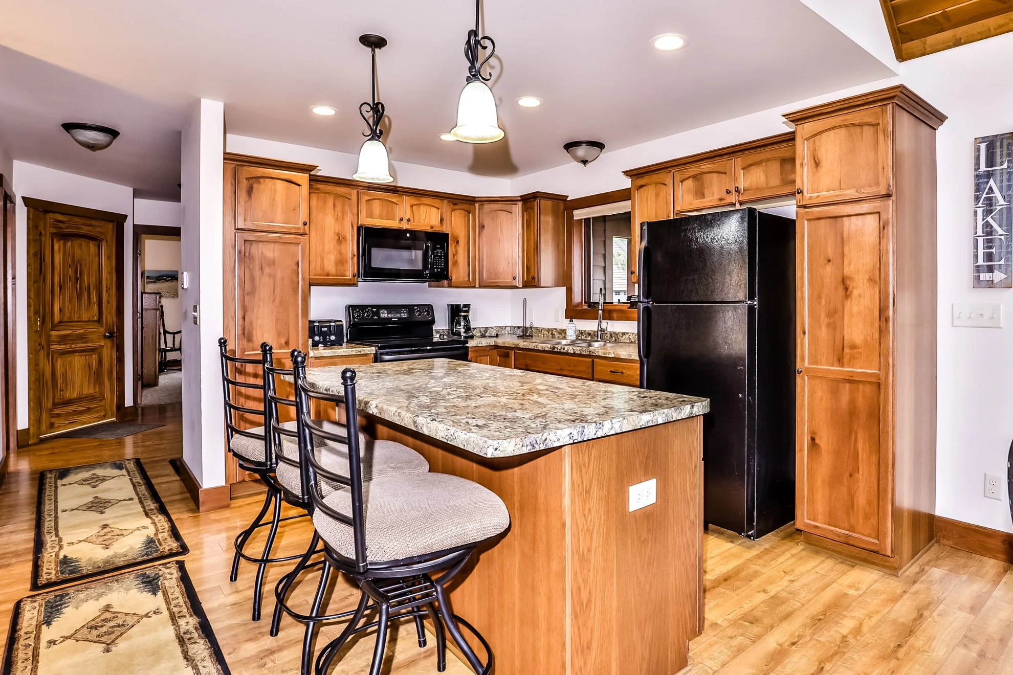 Lake Content Resort Cabin 3 — STEPAWAY Vacation Rentals