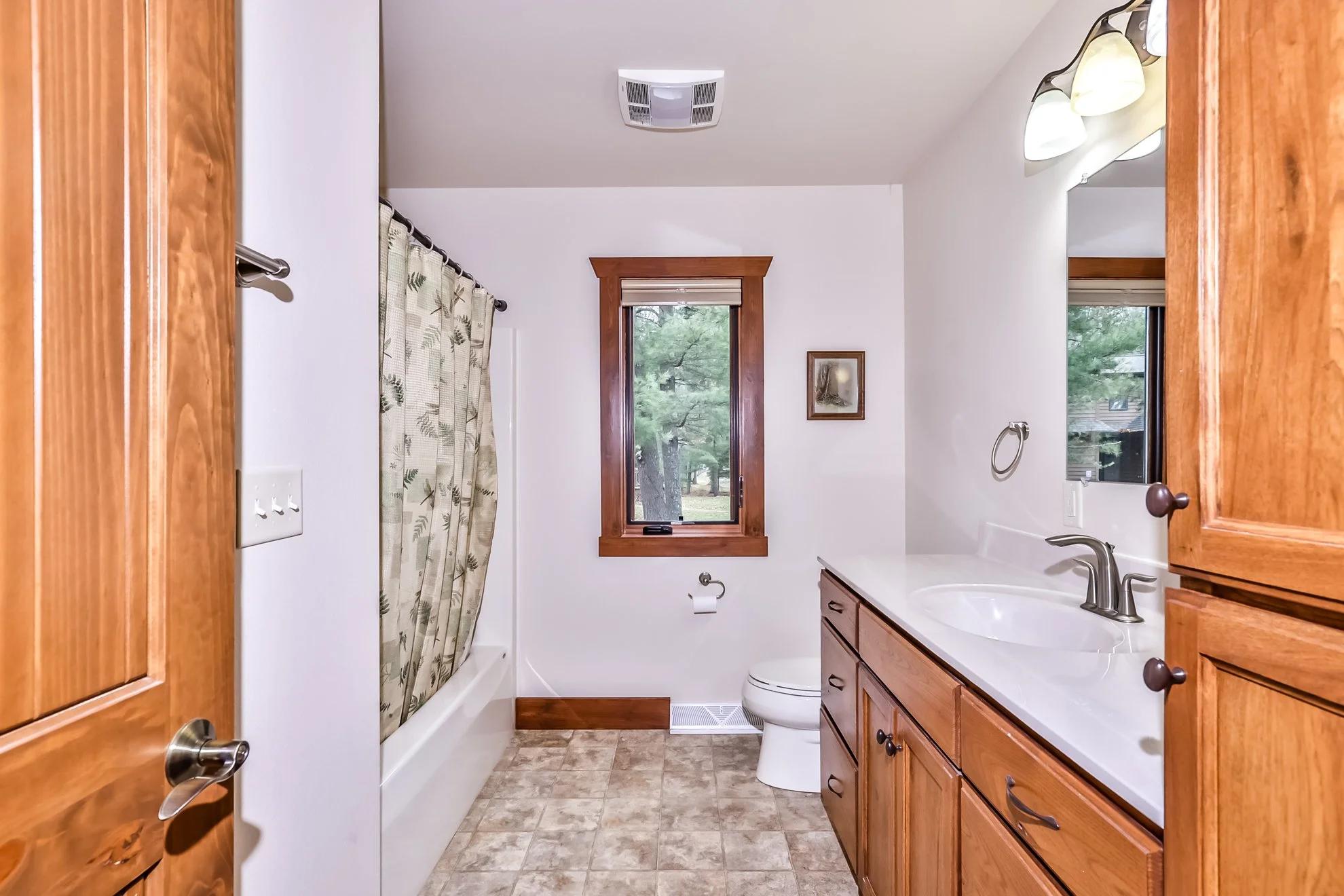 Lake Content Resort Cabin 3 — STEPAWAY Vacation Rentals