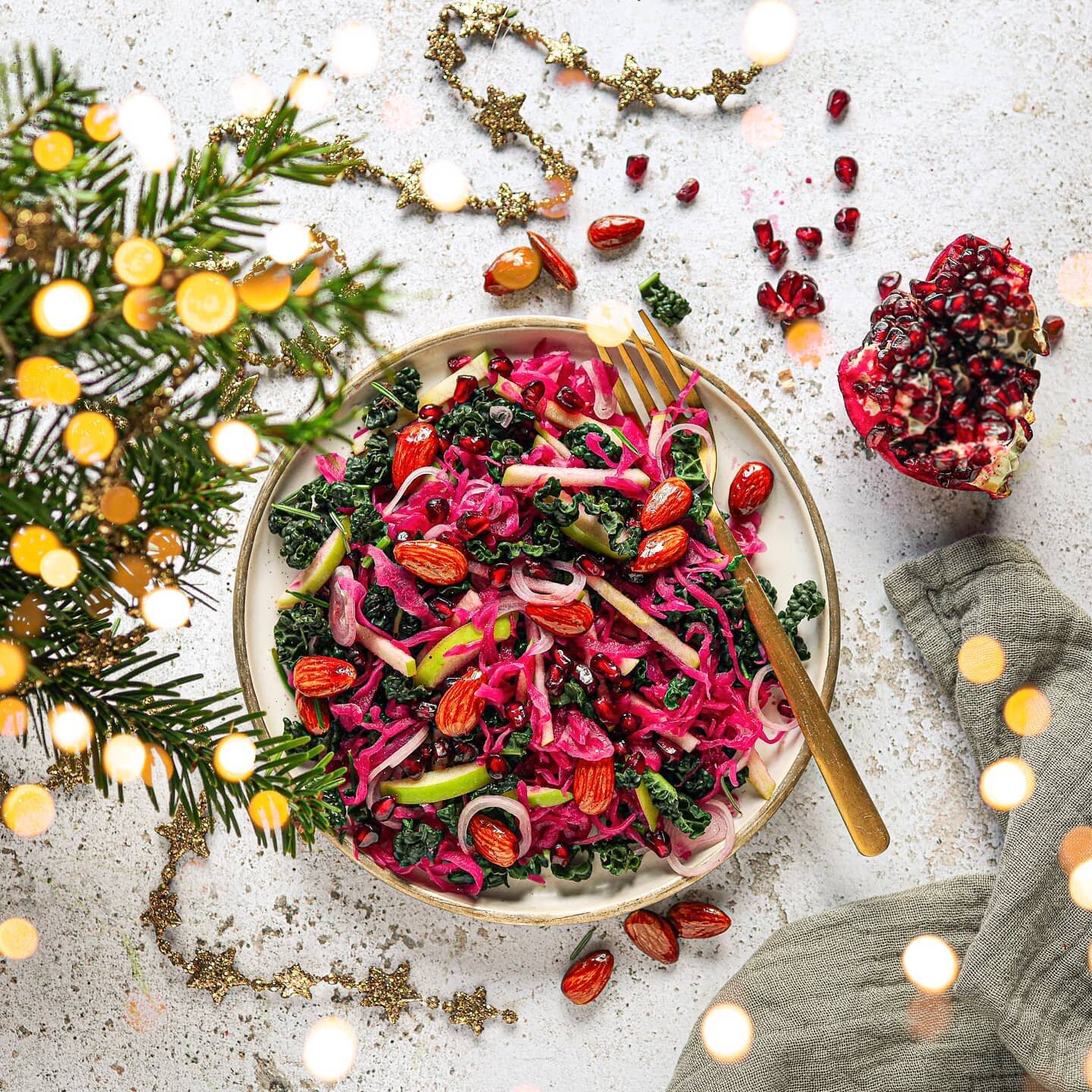 'Tis the season for a festive Ruby Red Sauerkraut salad! 

#sauerkraut #christmasfood #fermentedfoods #guthealth #microbiome #xmasfood #healthygut