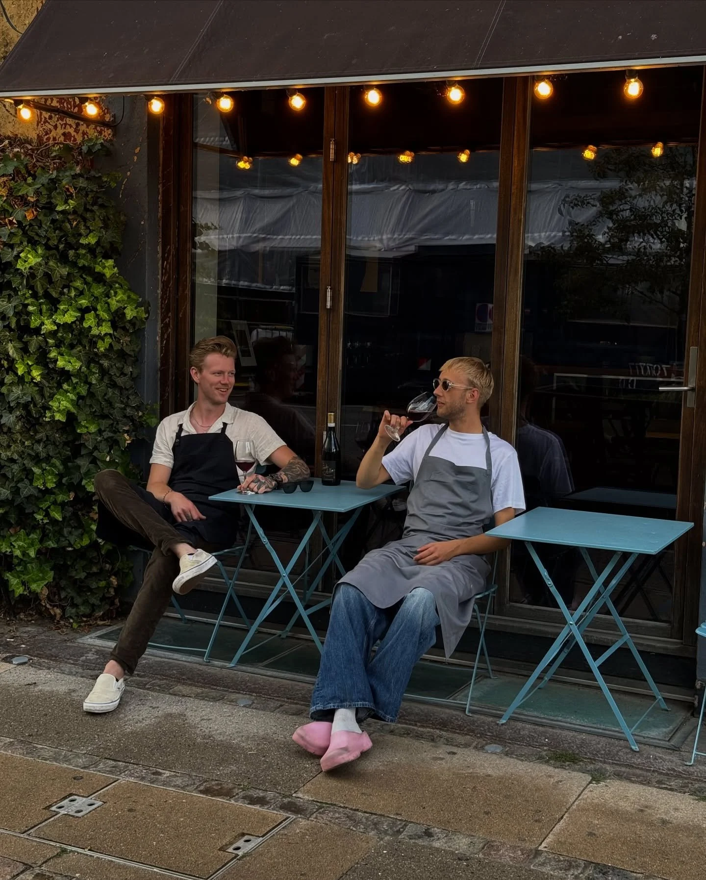 Sk&aring;l for en ny m&aring;ned &amp; tak for en september, der b&aring;de b&oslash;d p&aring; live jazz, sensommerstemning p&aring; Classensgade 11A, hyggelige aftener med rigelige m&aelig;ngder vin, drinks &amp; vores f&oslash;rste menu efter gen&