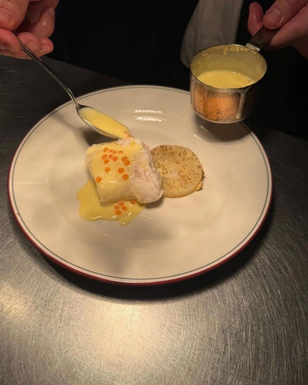 Du kan stadig n&aring; det 💙 Det er sidste aften, hvor Adrian &amp; Anton st&aring;r i k&oslash;kkenet, s&aring; book bord til senere, hvis du skal n&aring; at smage den s&aelig;rlige pop up menu 💫