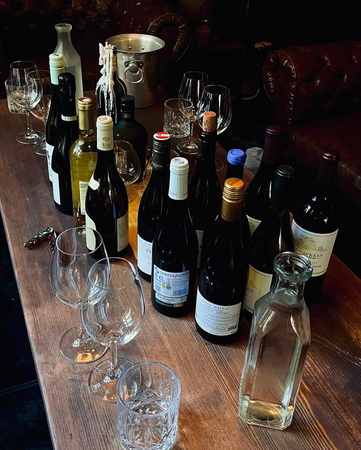 DJ x Le Lac
Fredag den 21. november kl. 18.00  22.00
Vi f&aring;r bes&oslash;g af en DJ, som vil s&oslash;rge for gode tunes &amp; en hyggelig stemning. L&aelig;g vejen forbi os til lidt snacks, god mad eller blot et glas vin eller nogle drinks 🥂

?