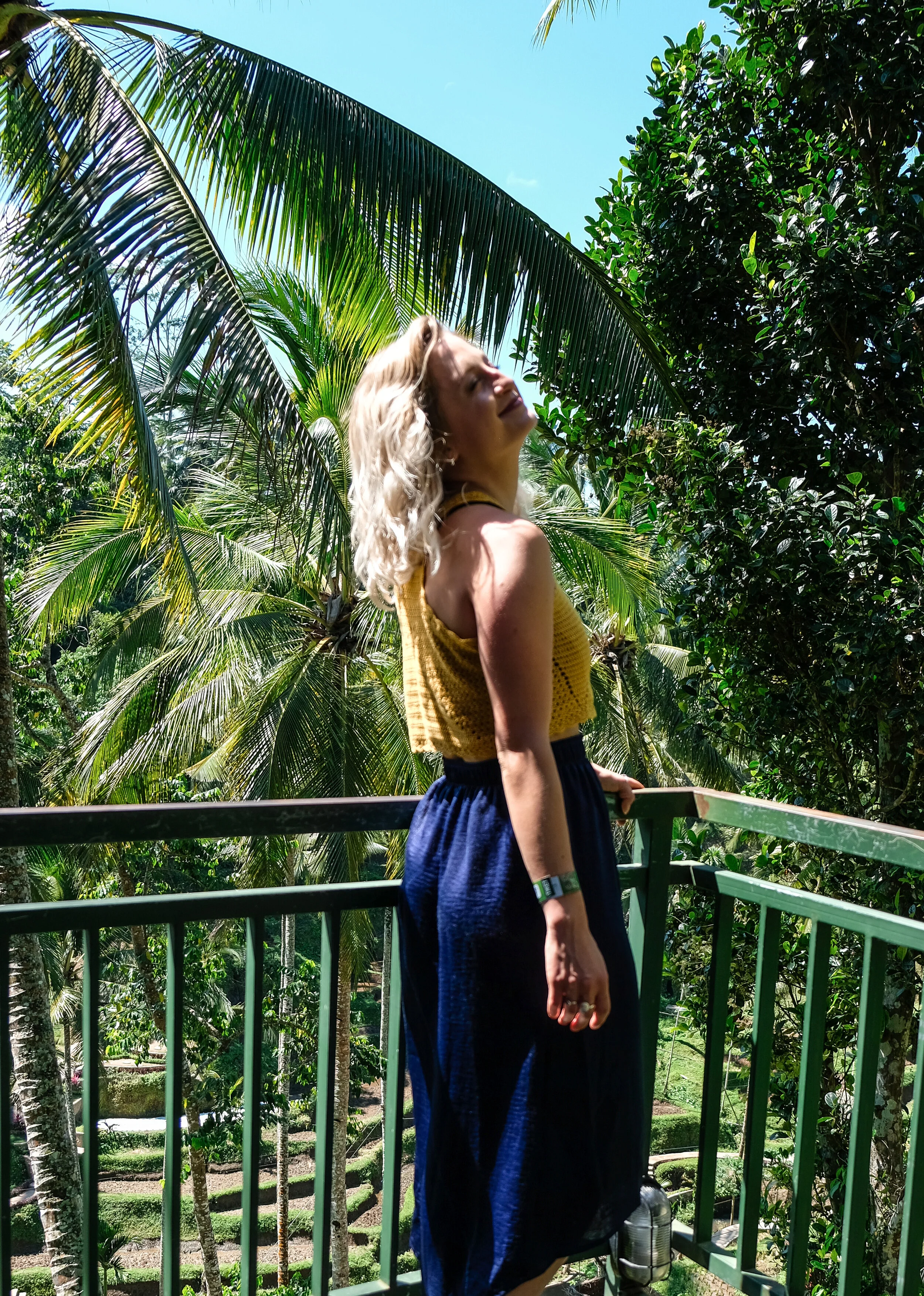 dress like a yoga teacher