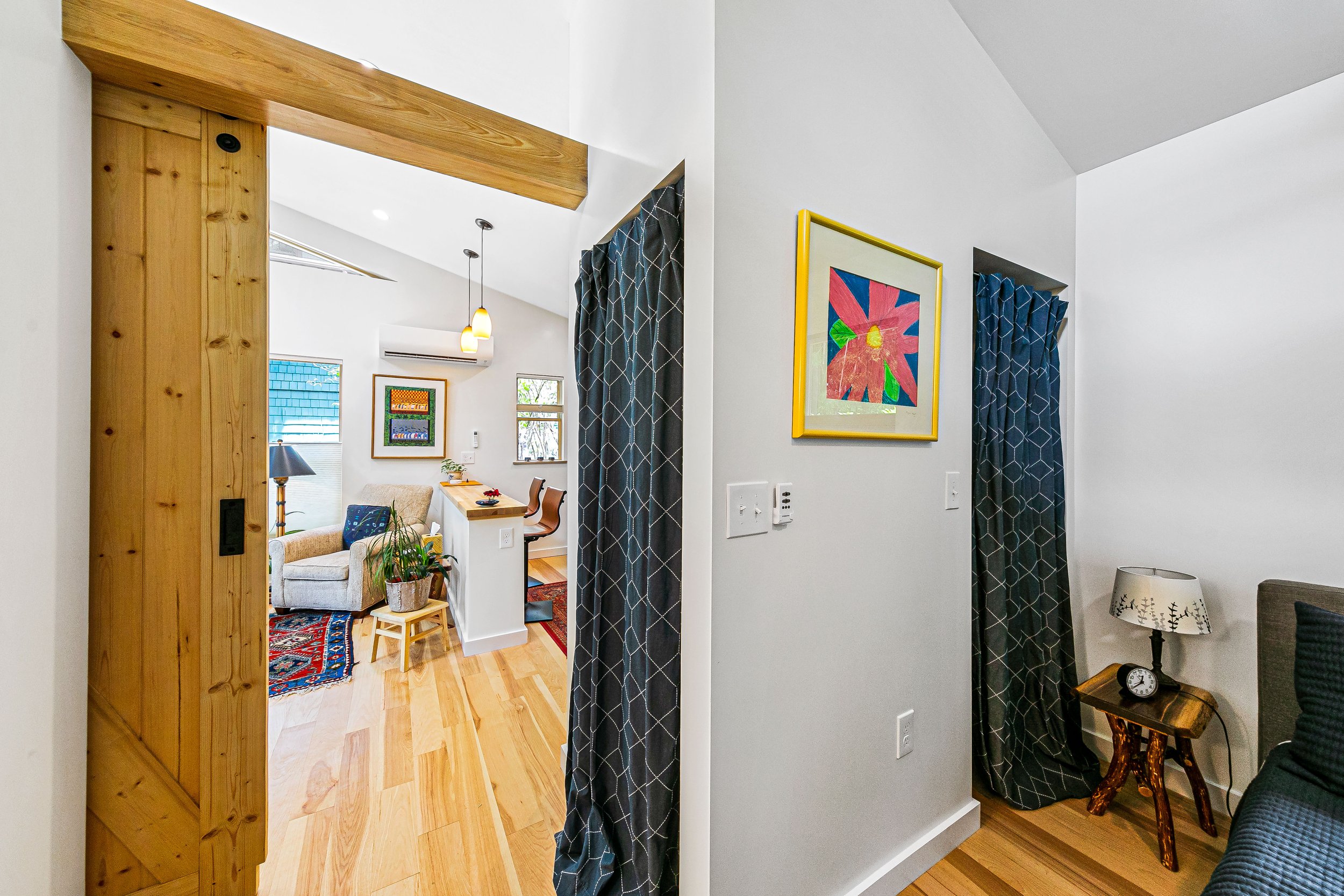 56-44 Edgemont Rd-20.jpg