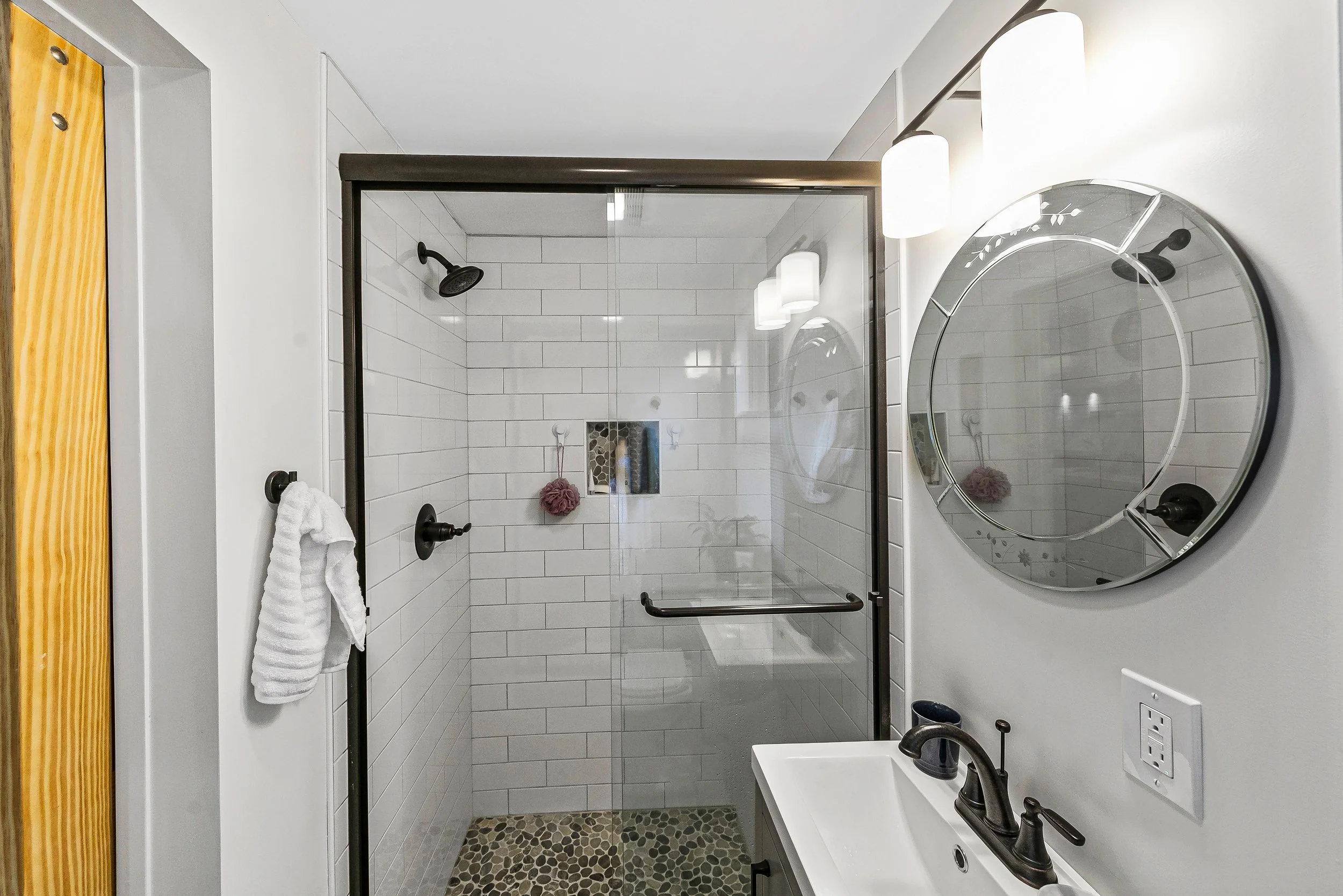 61-44 Edgemont Rd-25.jpg