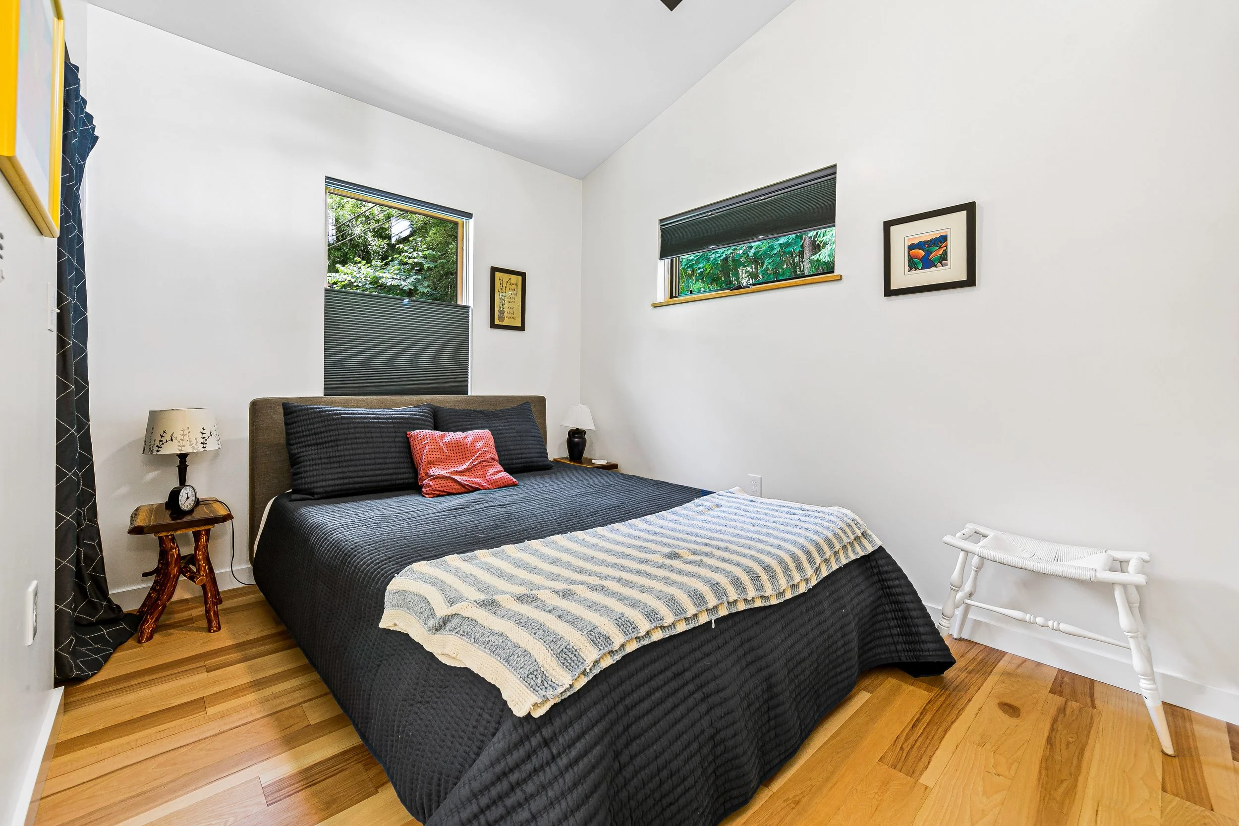 57-44 Edgemont Rd-21.jpg