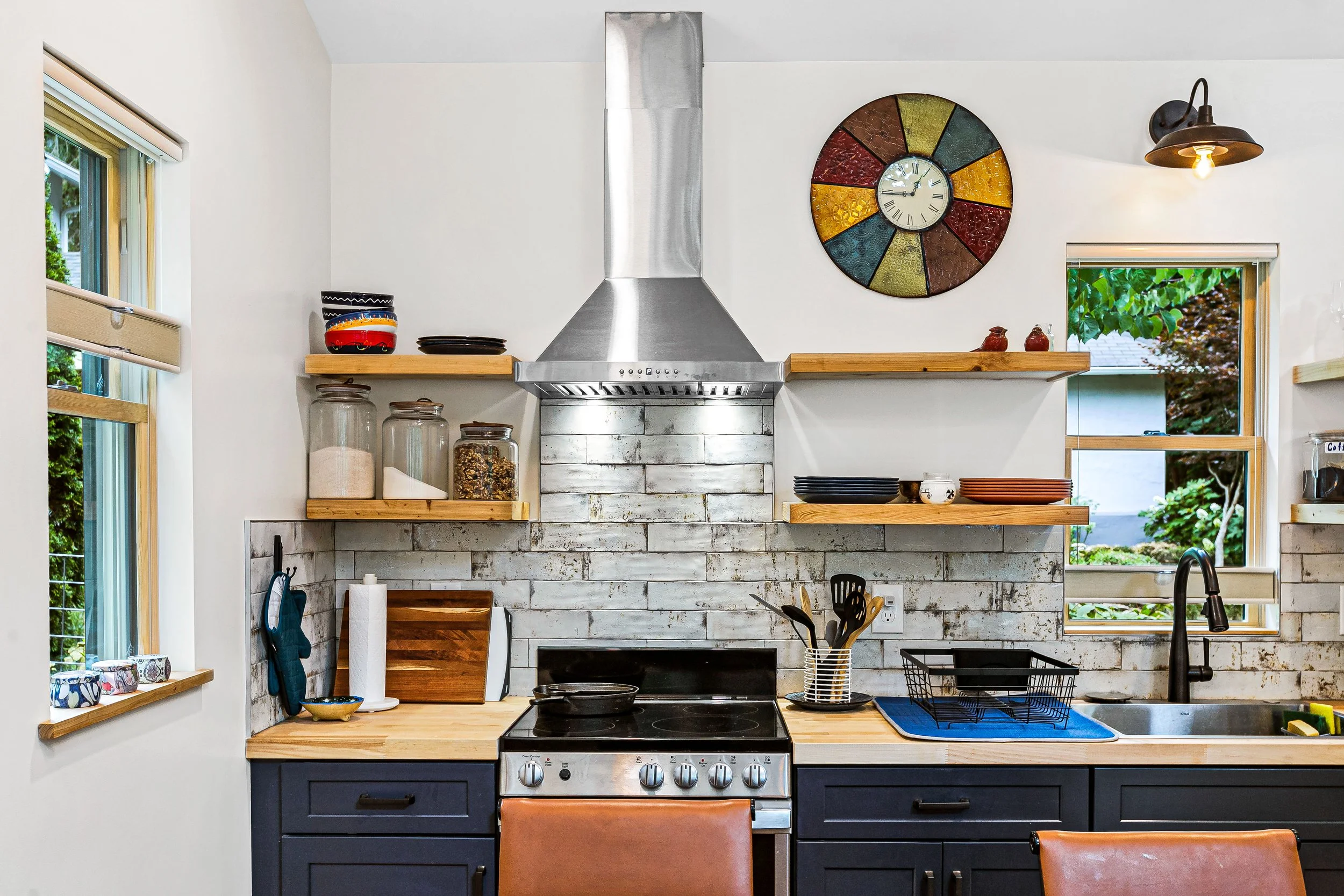 48-44 Edgemont Rd-12.jpg