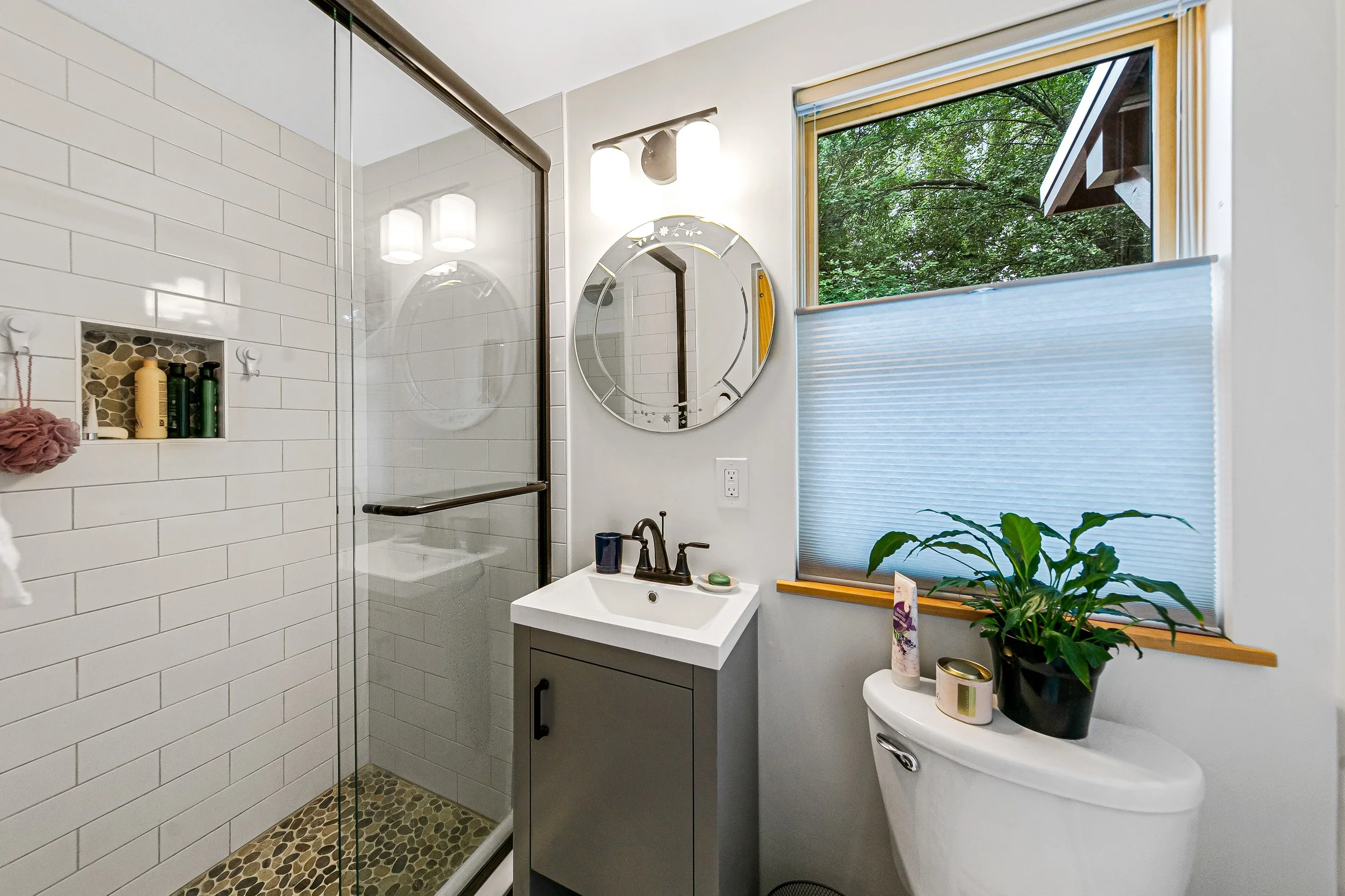 60-44 Edgemont Rd-24.jpg