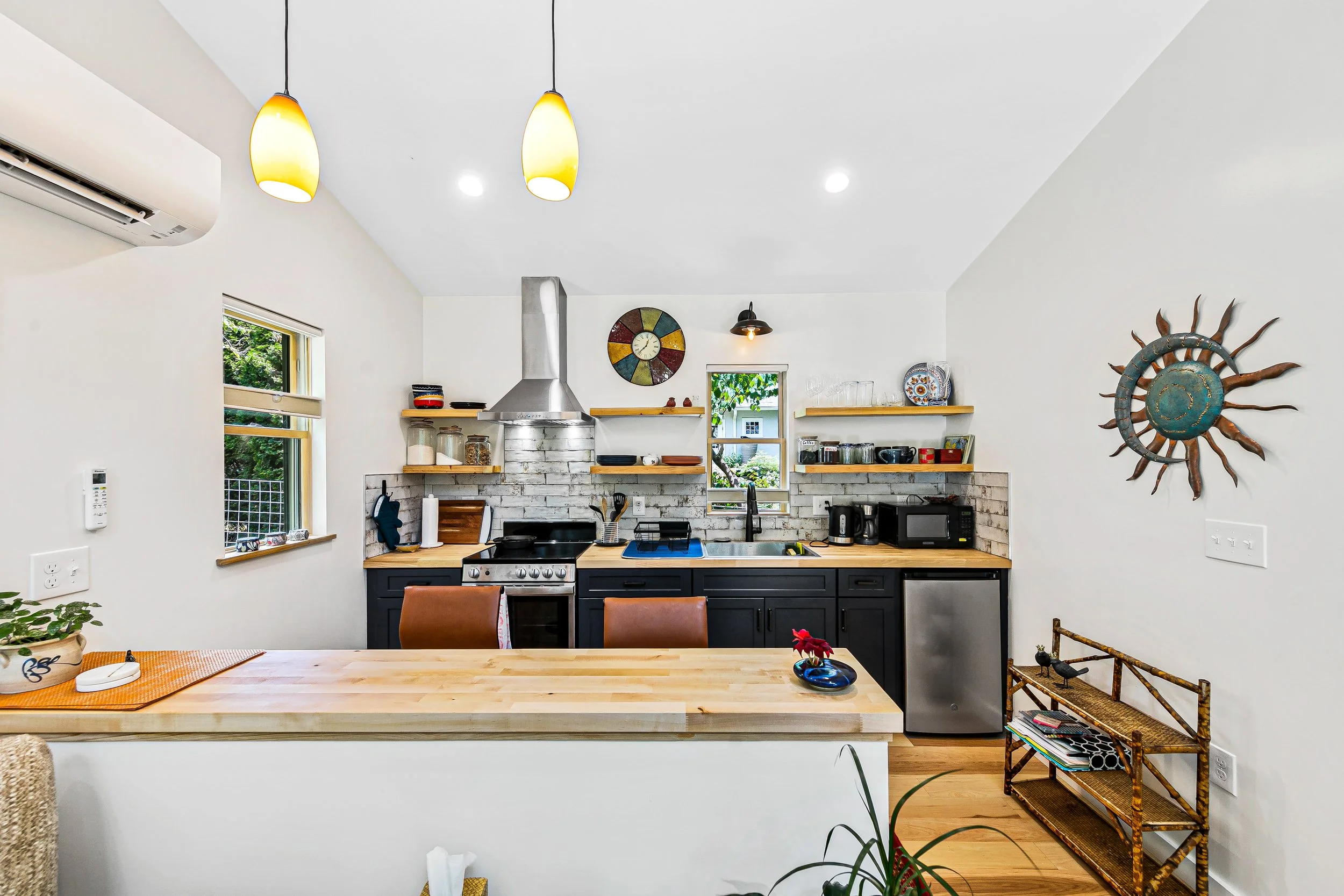 52-44 Edgemont Rd-16.jpg