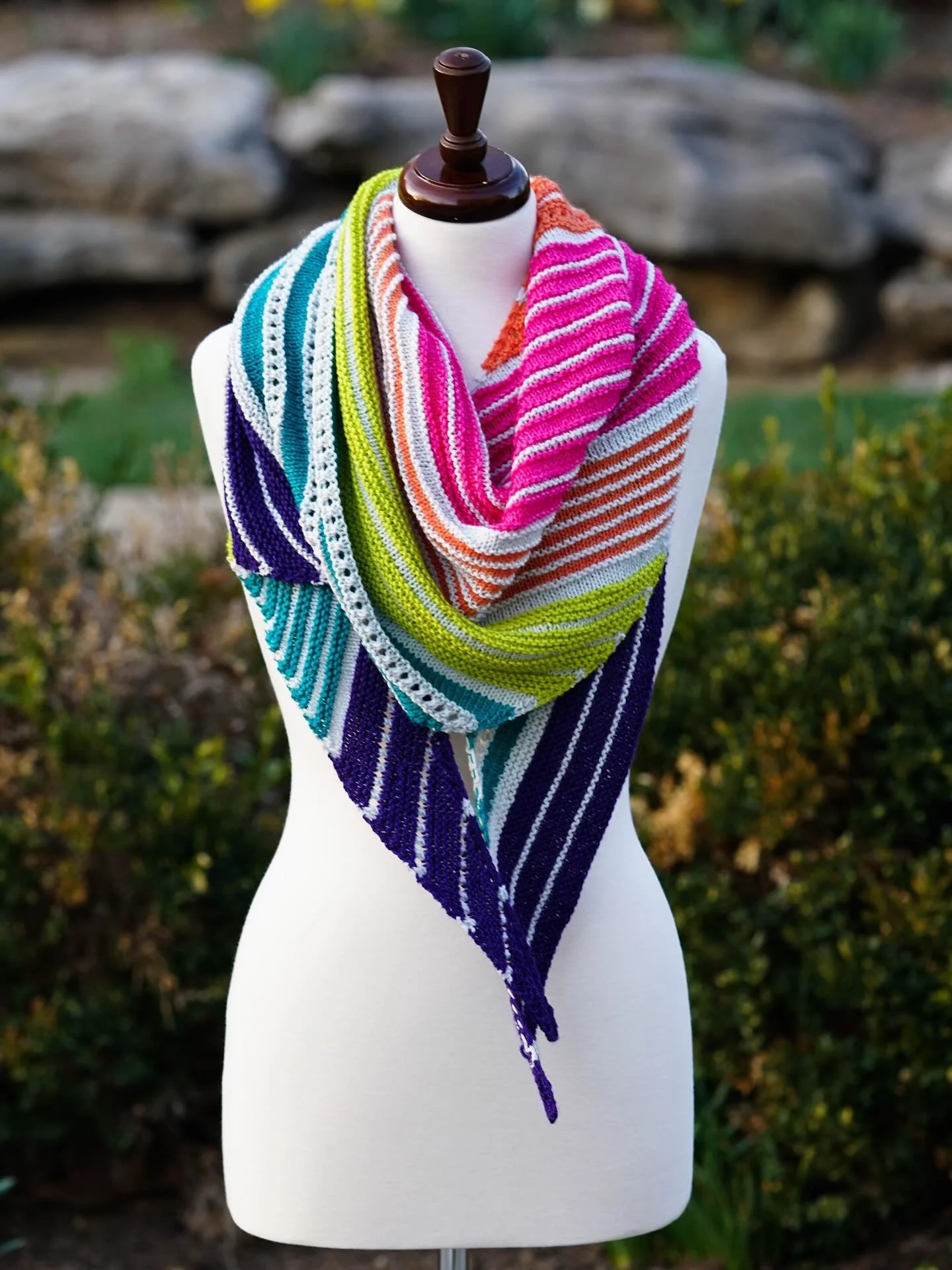 💕COLORING LINES💕 uses the same yarn kits as my new release, so I put it on sale as well! Use code WEEKEND to get either shawl for 60% OFF through Saturday, October 25 (ET)!
This is my absolute EASIEST shawl on the market! It’s made up of onl