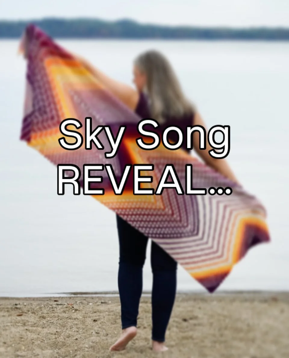 REVEALED! Use code SKYSONG for ☀️40% off☀️ all of my independent designs (including Sky Song)!

#skysongmkal #knitting #shawlknitting #shawlknitter #miniskeinknitting