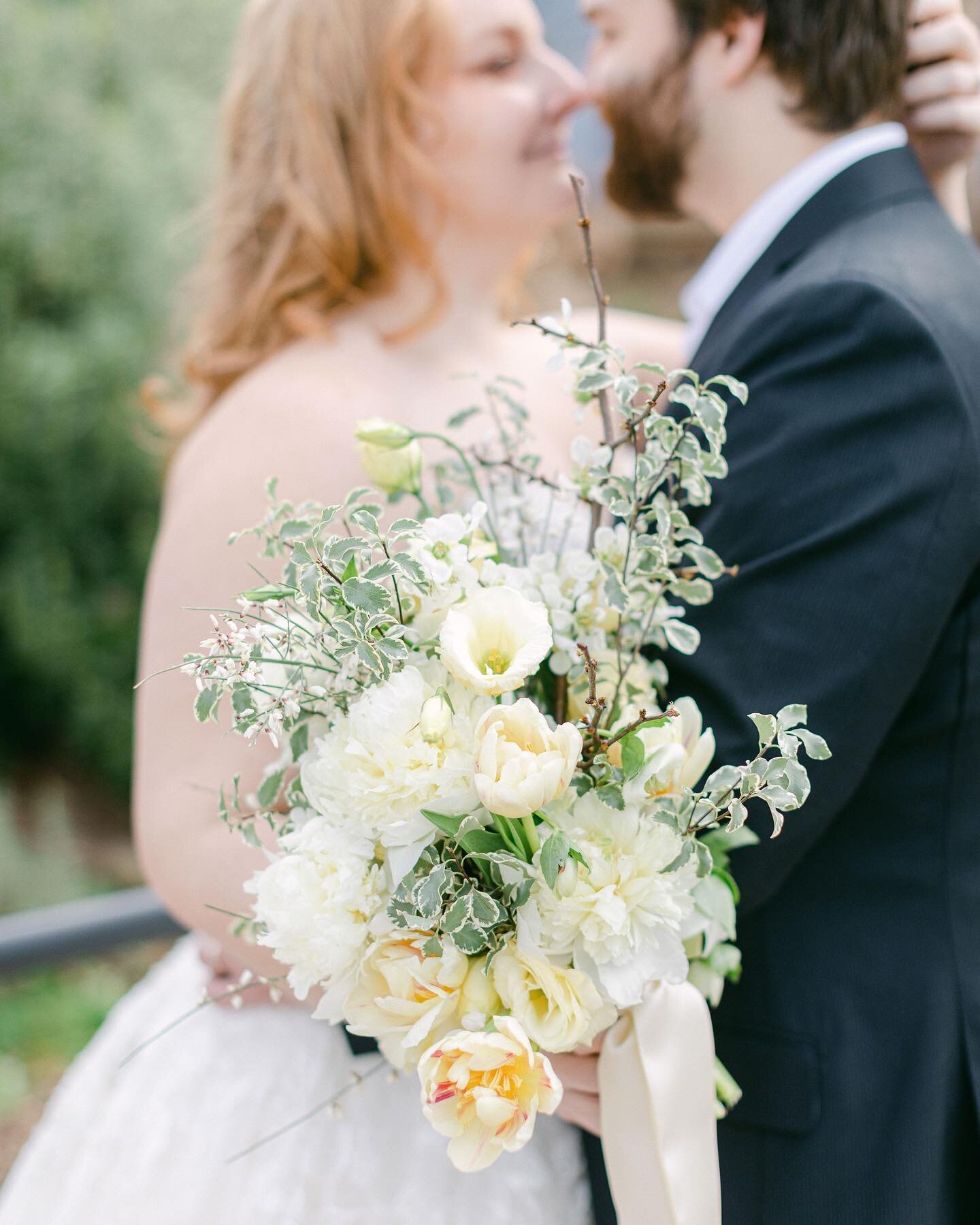 Is anyone else so ready for Spring?!? This bouquet of peonies, tulips, lisianthus and flowering branches screams Spring and I am here for it! 🙌🏼

It&rsquo;s my favorite season for so many reasons: the weather is getting warmer, nature has a rebirth