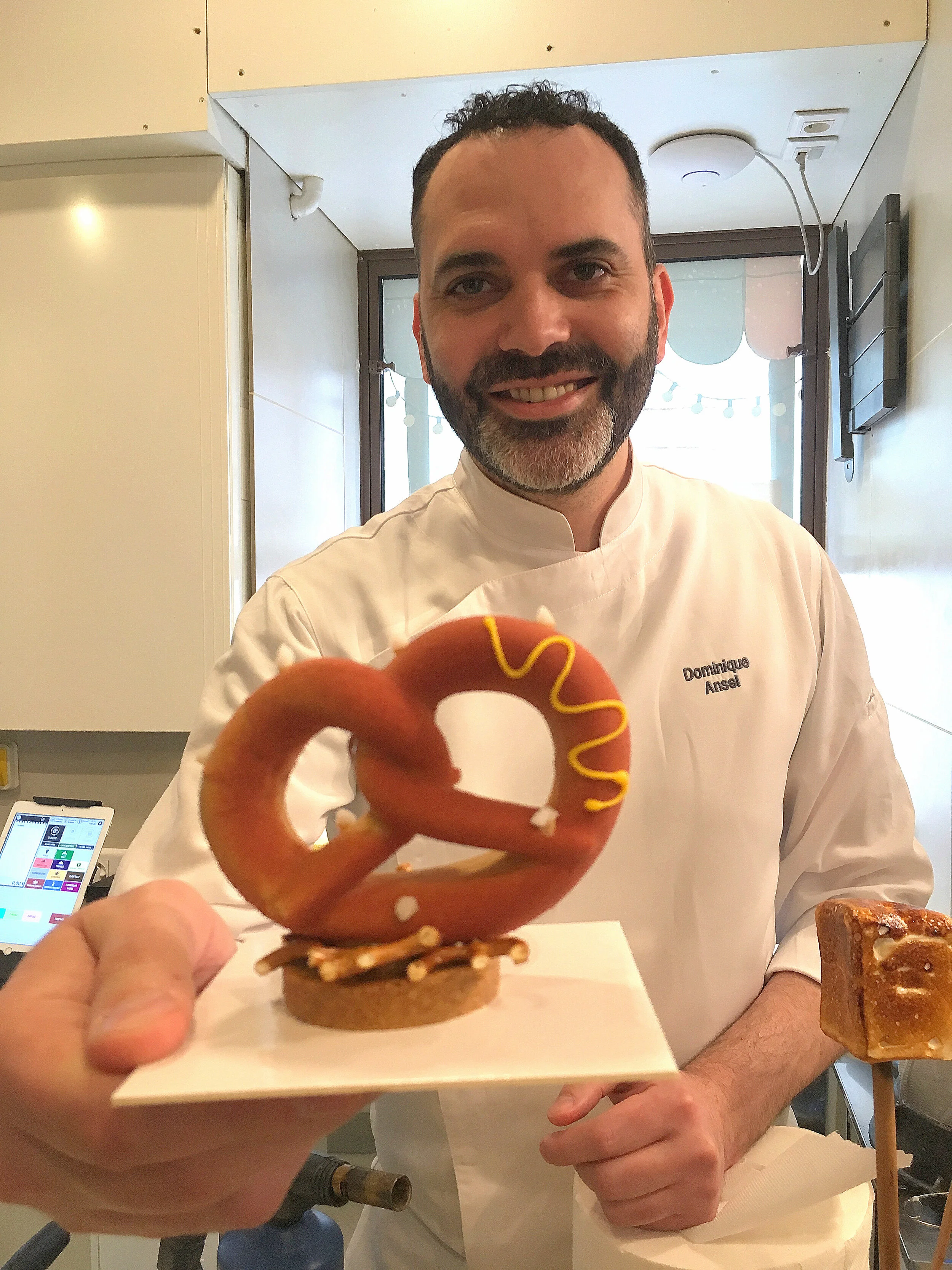 Yahoo: France's prodigal pastry son returns to Paris with new pretzel dessert for weekend pop-up