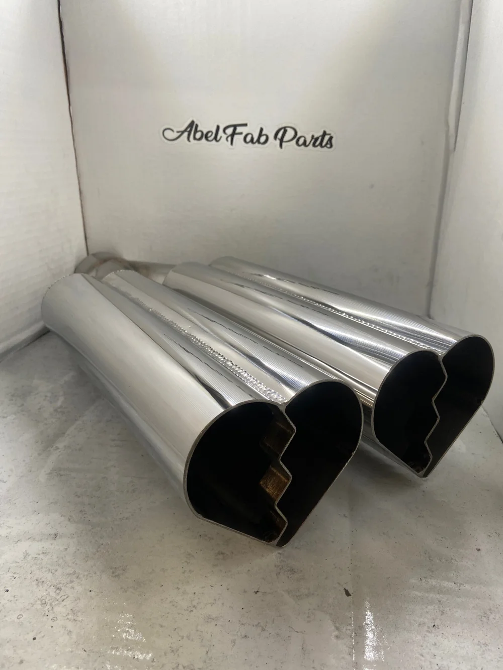 Heart exhaust tip outlet