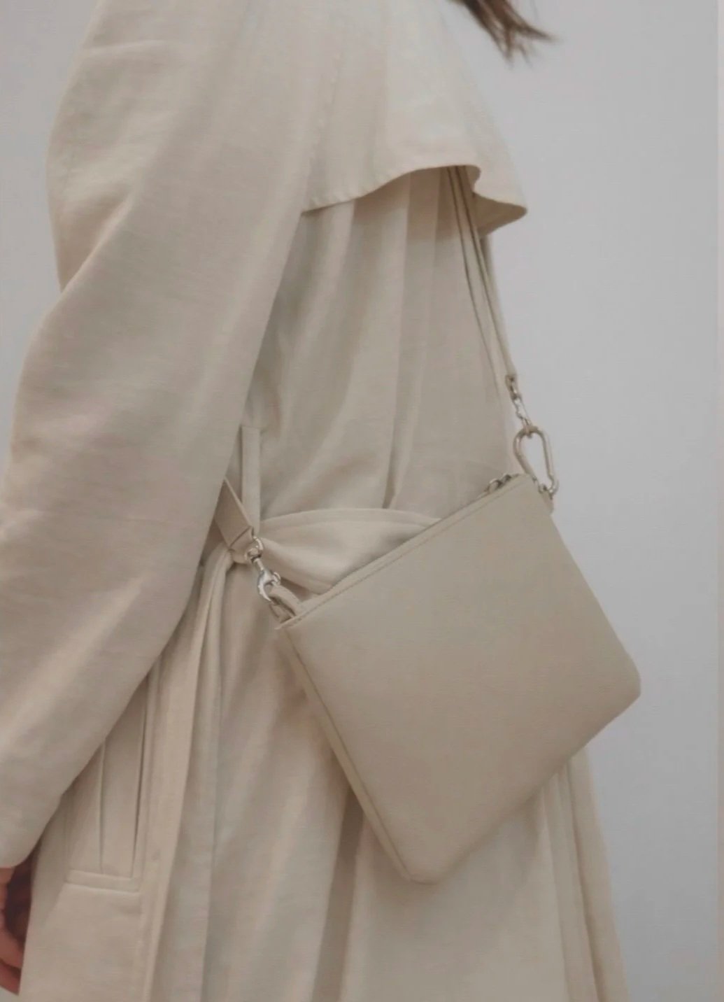 Pale+Beige+Slung+Behind.jpg