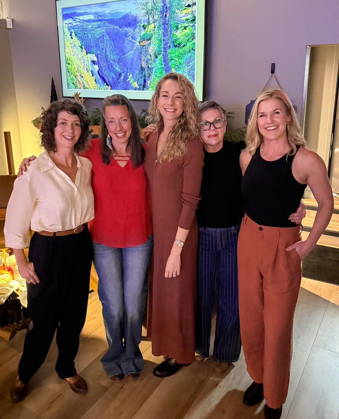 Merry Christmas &amp; Happy Holidays from all of us at SOAR 🎄❤️⁠
⁠
We&rsquo;re wishing you a joyful holiday season filled with celebration, amazing memories and all of the people you love! ⁠
⁠
#soarpilates #pilateschristmas [SOAR Pilates Christmas i