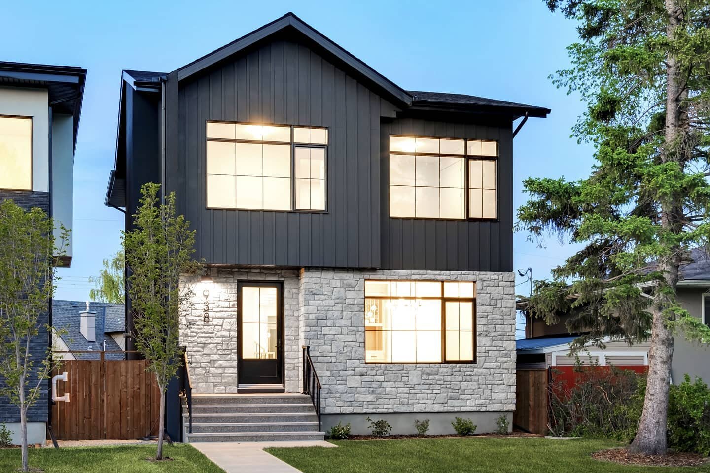 One magnificent home with an incredible view😍
#renfrew #homebuilder #yycinfills #yyccustomhomebuilder #yycinteriordesigning #yycrealestate #yycrealtors #yychomes #calgaryluxuryhomes #calgaryinfill #calgaryhomes #calgarycustomhomes #yyccustomhome #ca