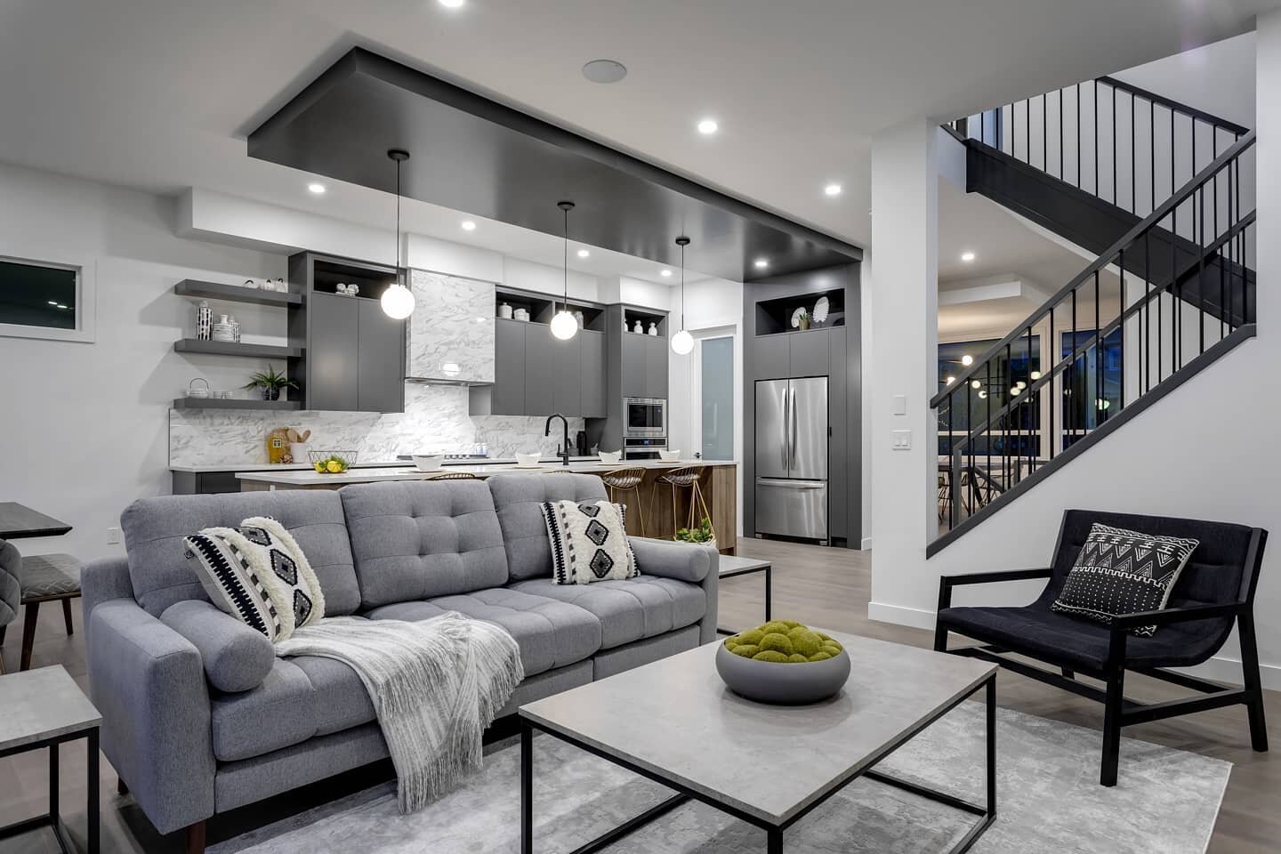 Just the perfect space for entertainment👍

#Sinahomes #livingroom #livingroomdesign #homedecor #homedecor #modernhomes #homebuilders #calgaryinfill #yycinfills #yyccustomhomebuilder #calgaryhomebuilder #calgaryluxury #calgaryhomes #yychomebuilders #