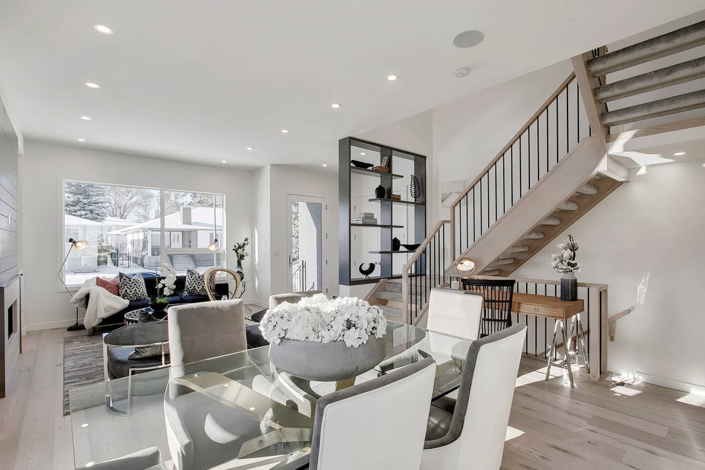 We have integrated functionality with aesthetics to perfect the ideal living space for our clients.

#Sinahomes #livingspace #homebuilder #homedecor #yycinteriordesigning #yycrealtors #yycrealestate #yycluxuryhomes #yyccustomhomes #yyccustomhomebuild