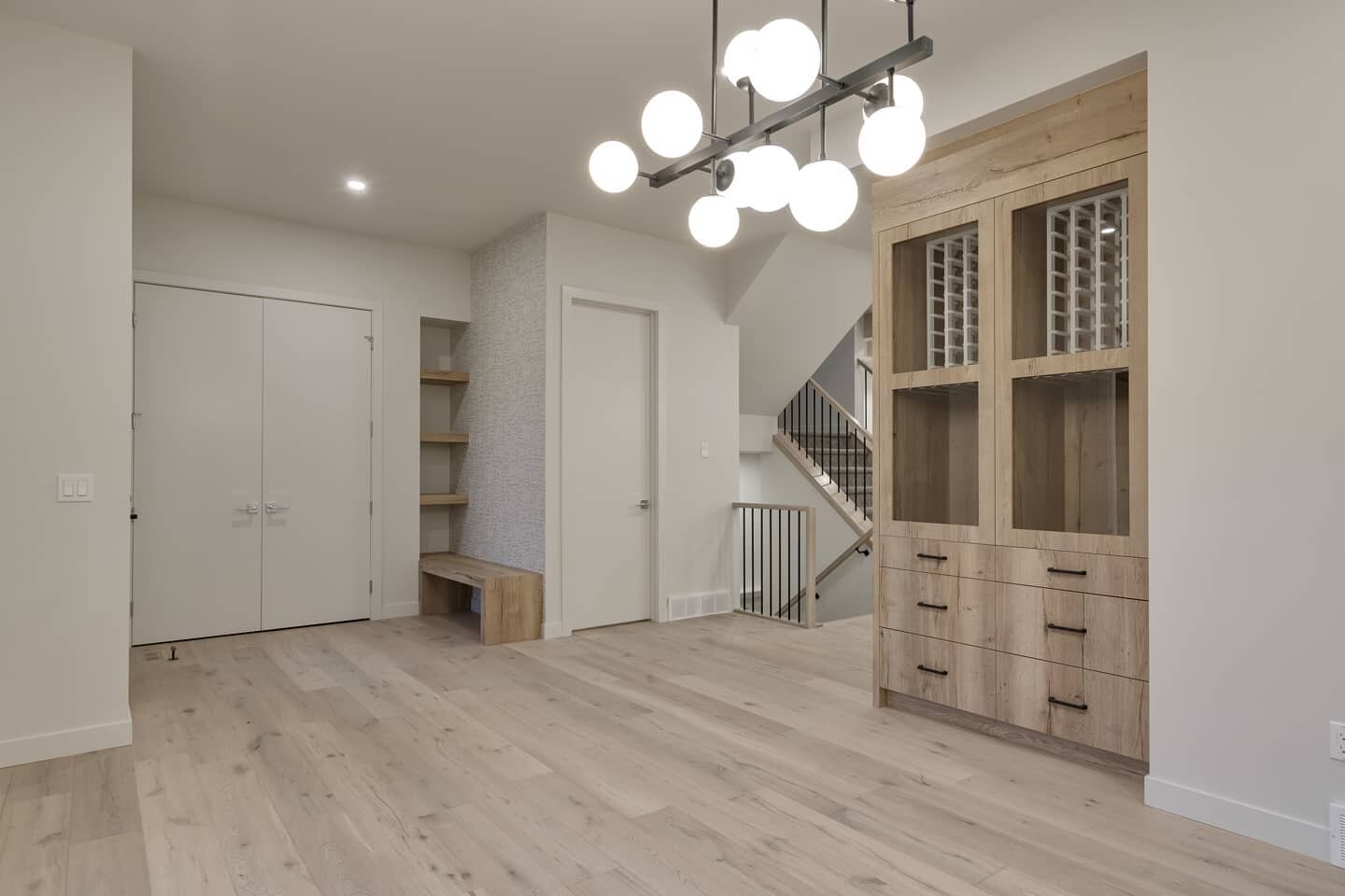 This custom built-in wine cabinet is a necessity🍷

#Sinahomes #winecabinet #builtinwinecabinet #builtins #builtinshelves #barnstyle #custombuiltin #yychomes #calgaryluxuryhomes #yycinteriordesigning #yyccustomhomebuilder #calgarybuilders #calgarycus