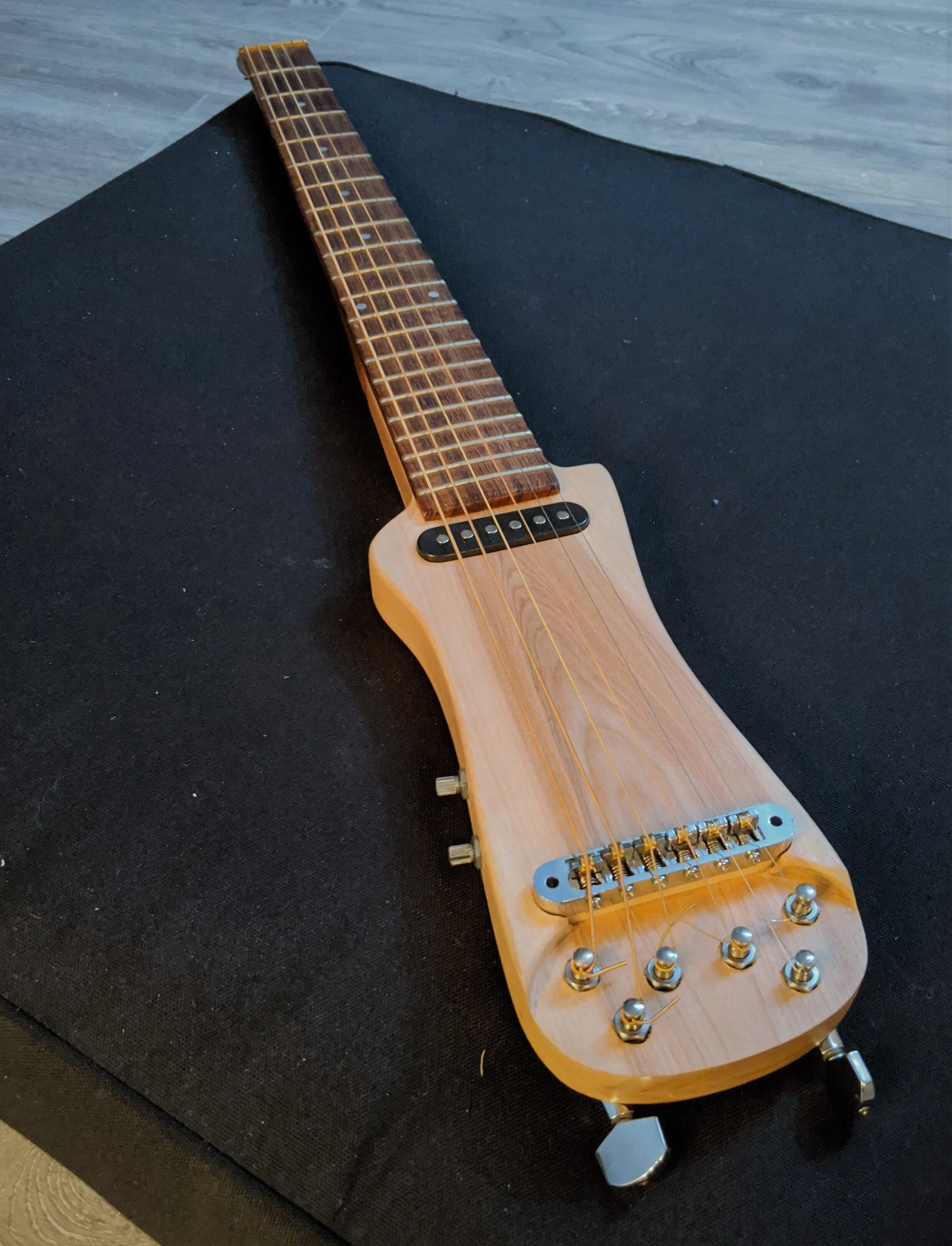 Guitare de voyage.jpg