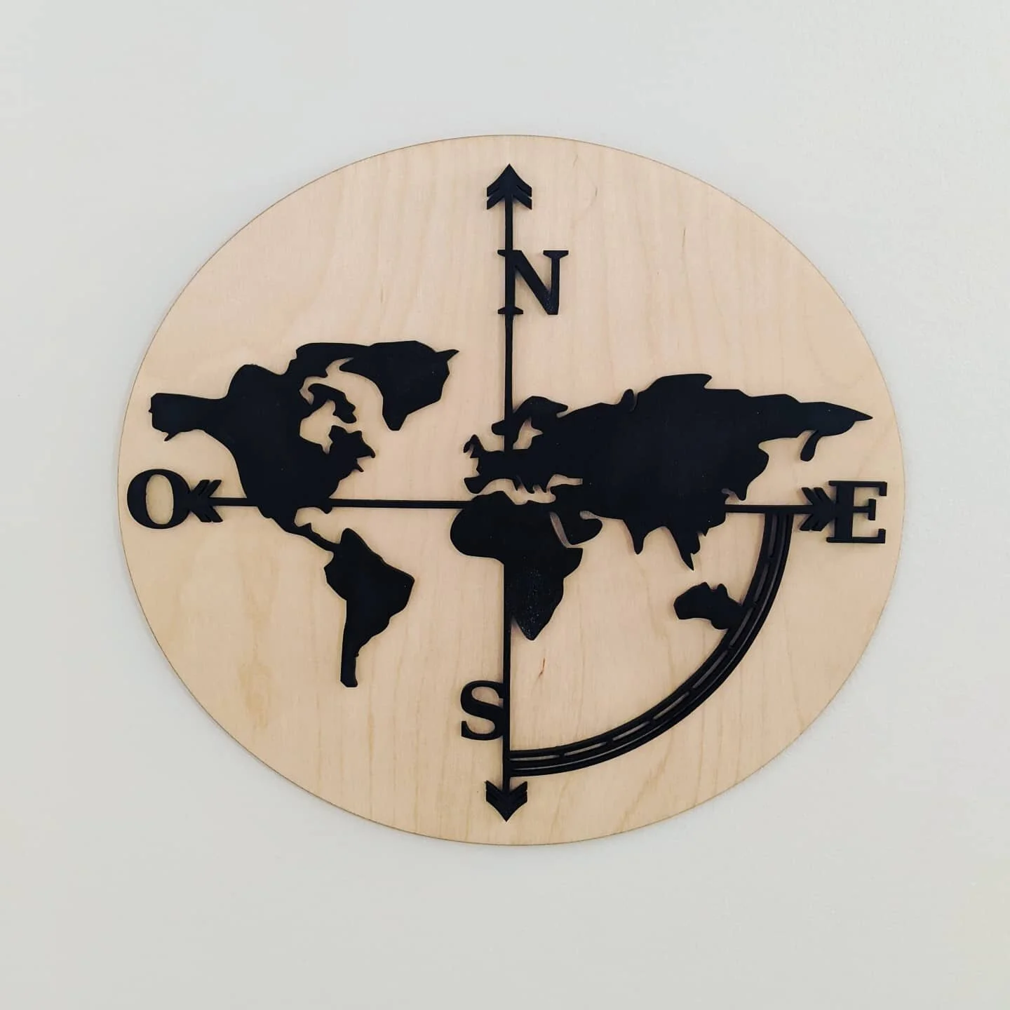 Projet de fin de semaine. 
Voici ce qui arrive quand on rallie nostalgie du voyage et manque de d&eacute;co... 

#faitquebec
#mapmonde 
#travellover 
#laser