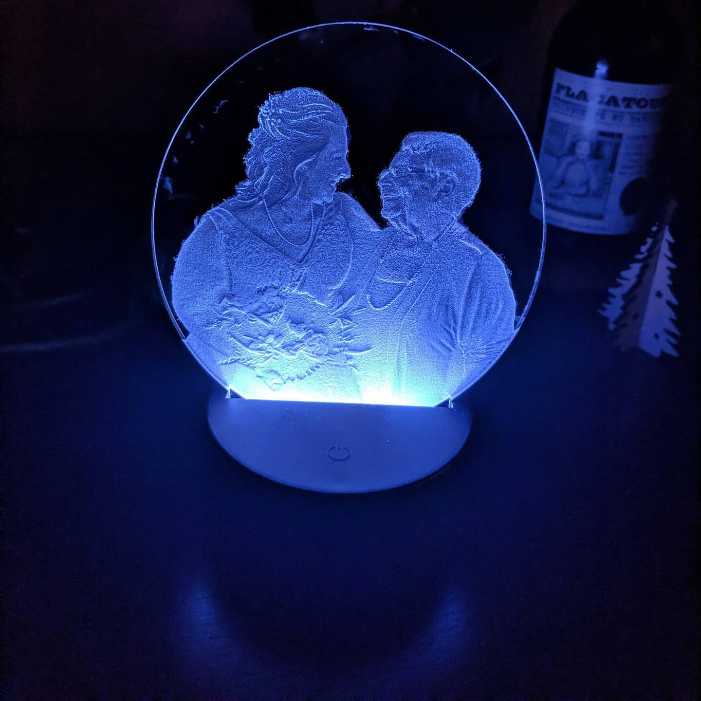 Les livraisons pour No&euml;l sortent tranquillement. J'ai eu ici une magnifique photo, prise par @lat.photographe, &agrave; immortaliser sur une lampe personnalis&eacute;e. 
Plusieurs de vos commandes sont des cadeaux et je ne souhaite pas r&eacute;