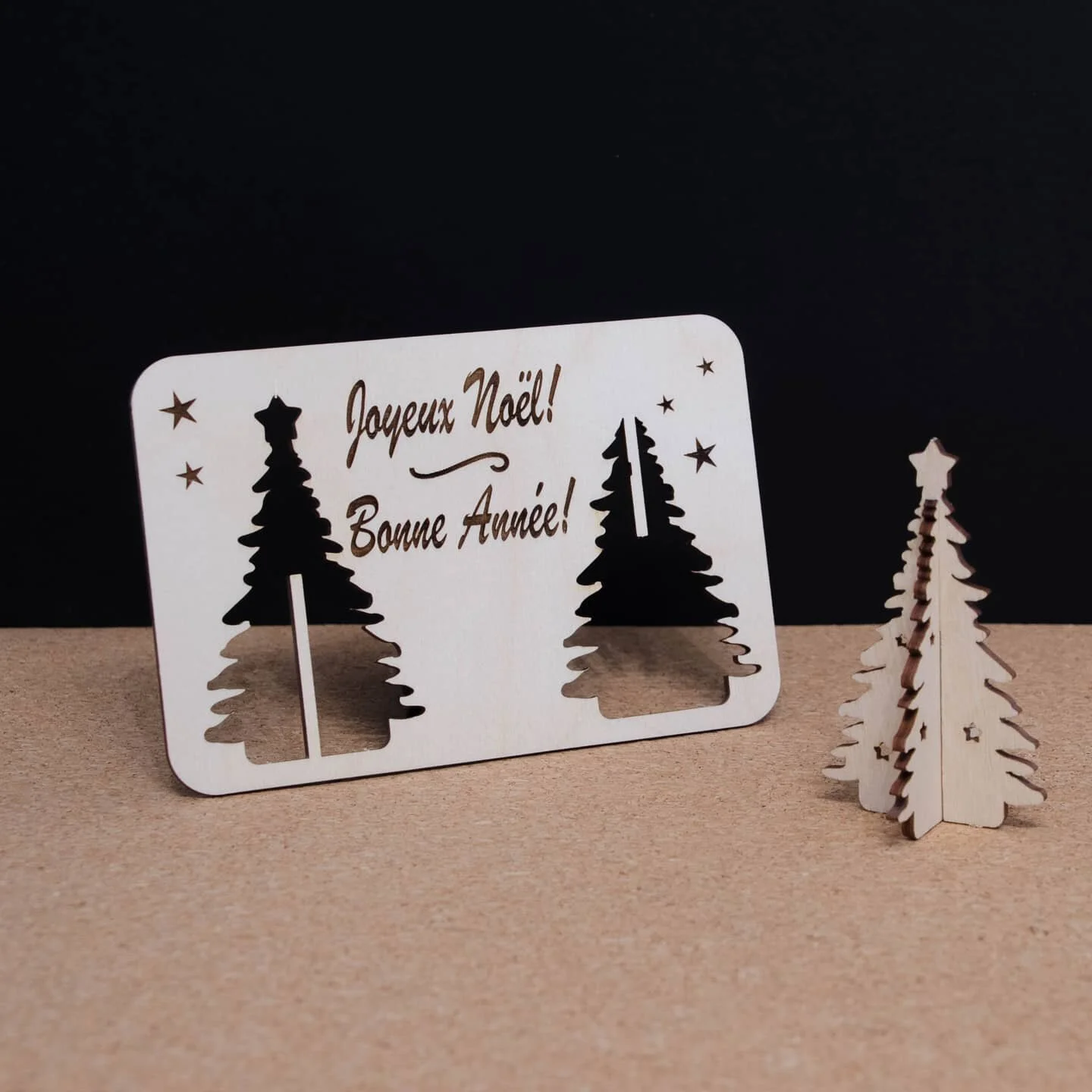 Un nouveau mod&egrave;le de carte est disponible dans la boutique! Ajoutez y votre texte personnalis&eacute; grav&eacute; au laser pour un ornement unique &agrave; offrir. 🎄🎁🎅

#cartesdevoeux 
#carte 
#faitamontreal 
#surmesure 
#cadeaudenoel