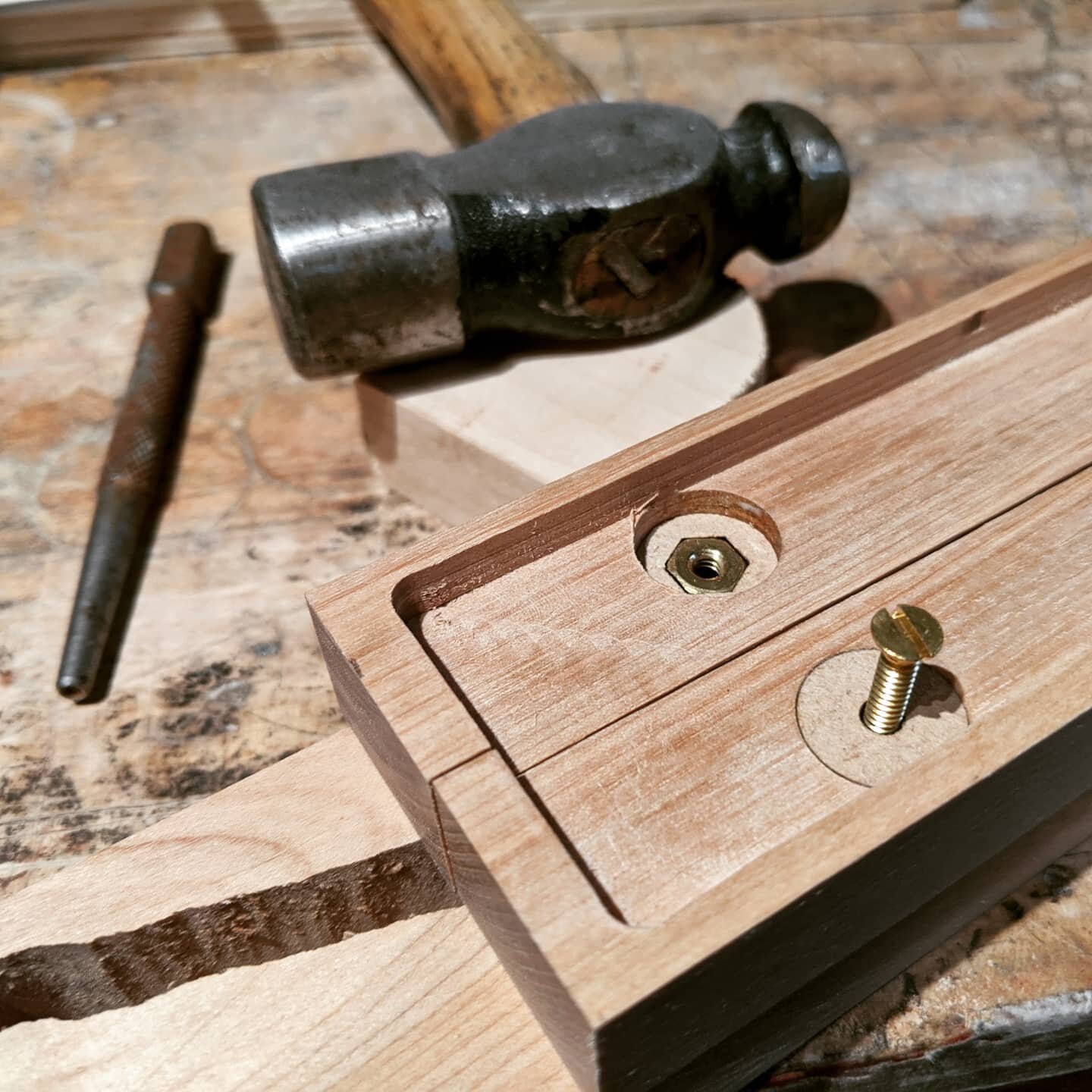 Le laser n'est pas seulement bon pour la d&eacute;coration! Pr&eacute;cis et constant j'ai bien aim&eacute; l'utiliser pour la cr&eacute;ation d'insert. Id&eacute;al pour les assemblages n&eacute;cessitant un peu plus de discr&eacute;tion! 

#bois
#w