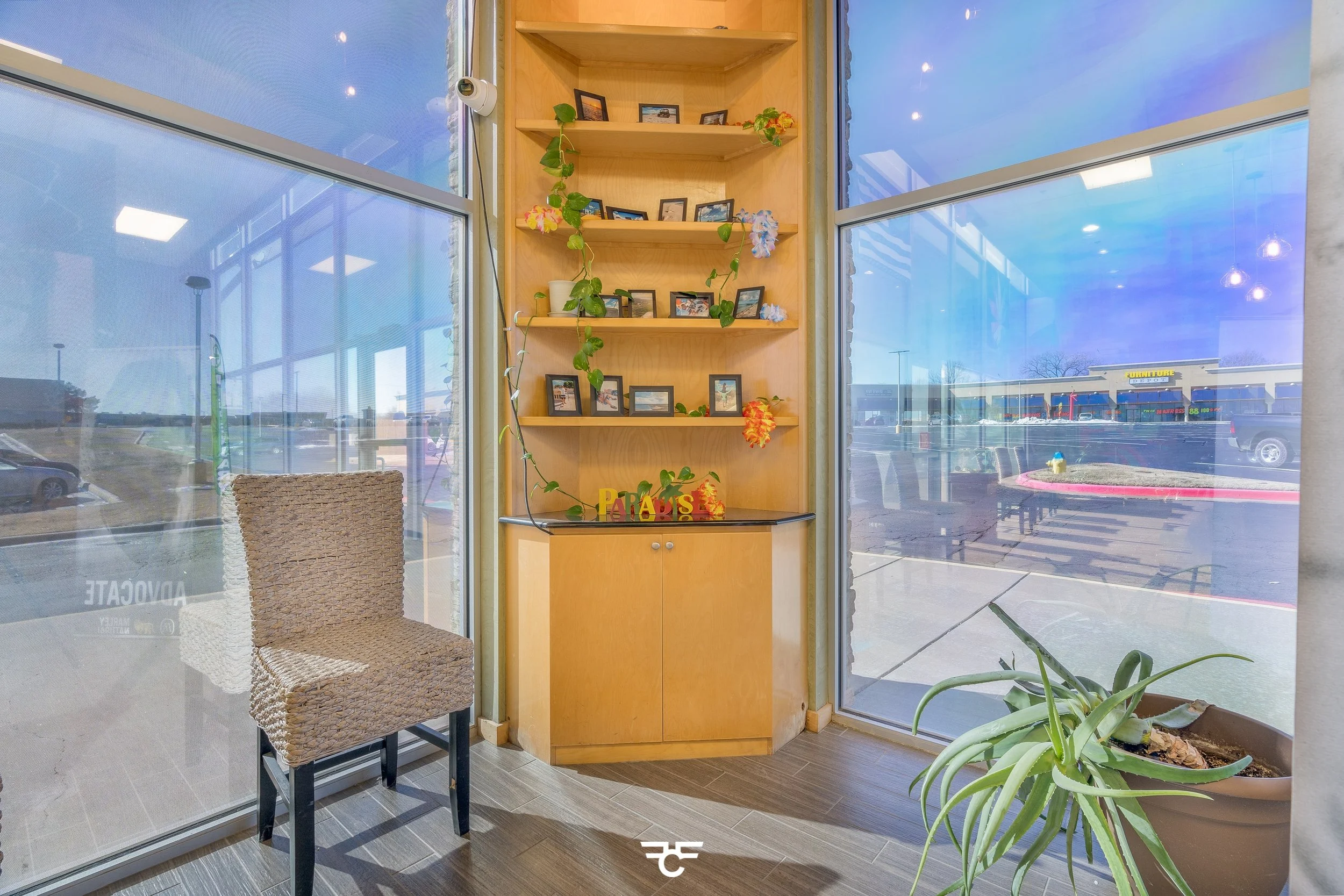 FFC_SS_Jombos_Interior (11)-min.jpg