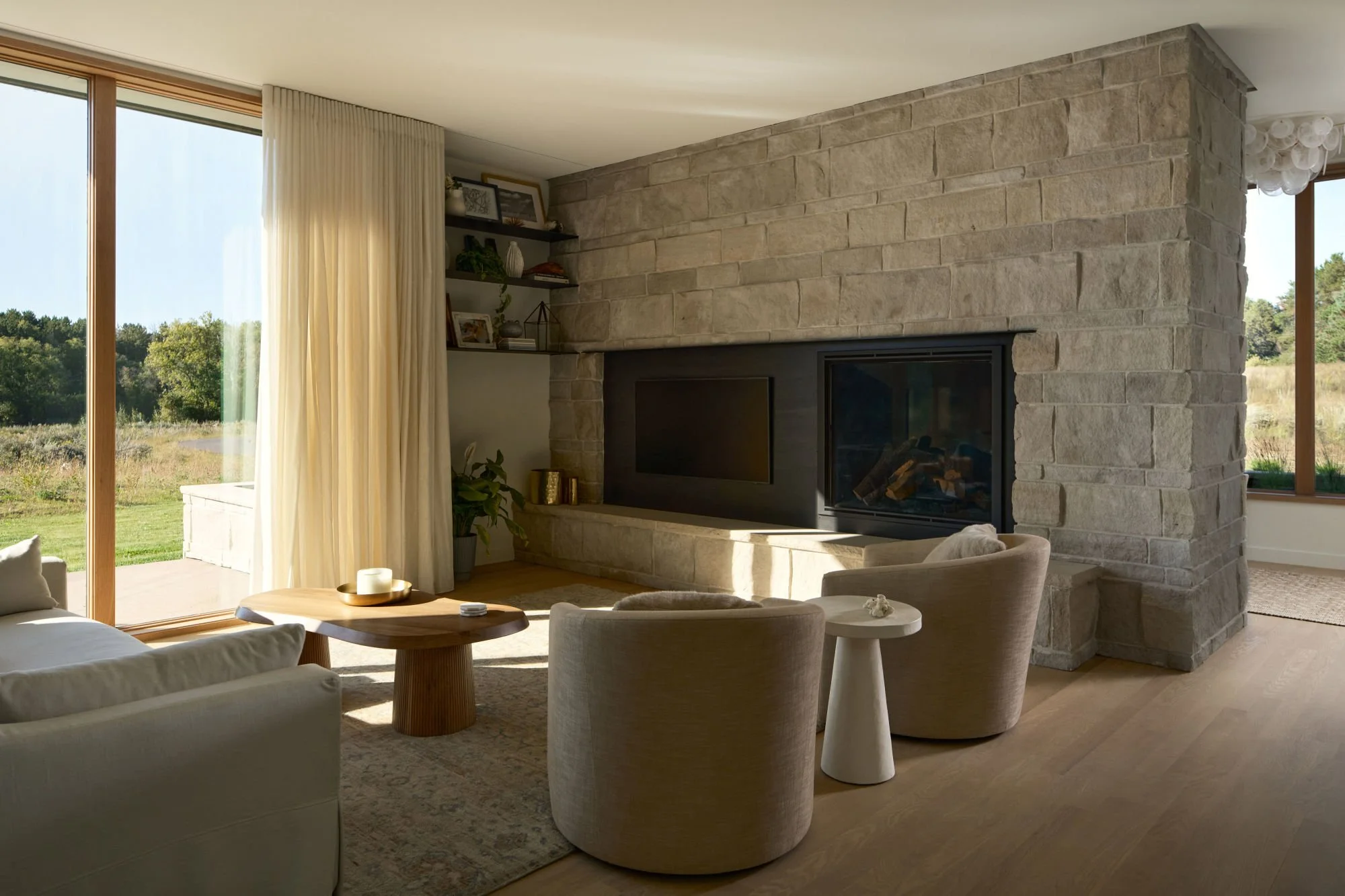 46_PLAAD_PL_RoundThreePhotography_Living.jpg
