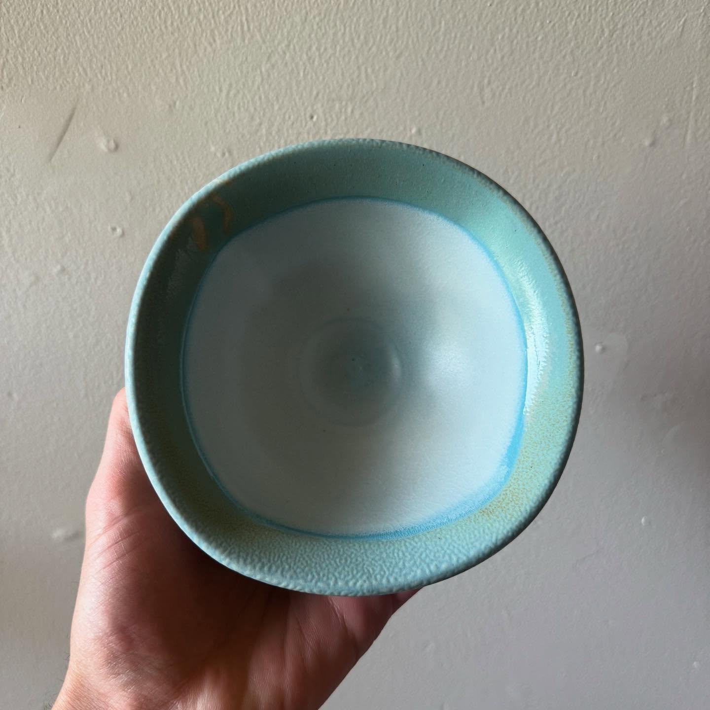 Baby blue bowl out of my first kiln at the @archie_bray !

#pottery #ceramics #stoneware #slipware #sodafired #contemporaryceramics #potspotspots
