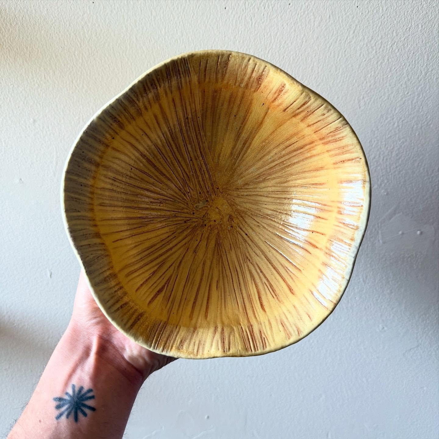 Sunshine yellow bowl and Sheryl Crow for this gray rainy day 🌞

#pottery #ceramics #stoneware #slipware #sodafired #contemporaryceramics #potspotspots @archie_bray
