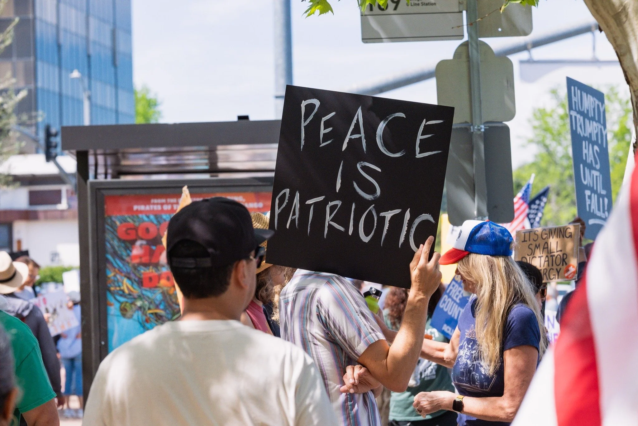 Photo and video: Atheists United campers detour to local No Kings protest
