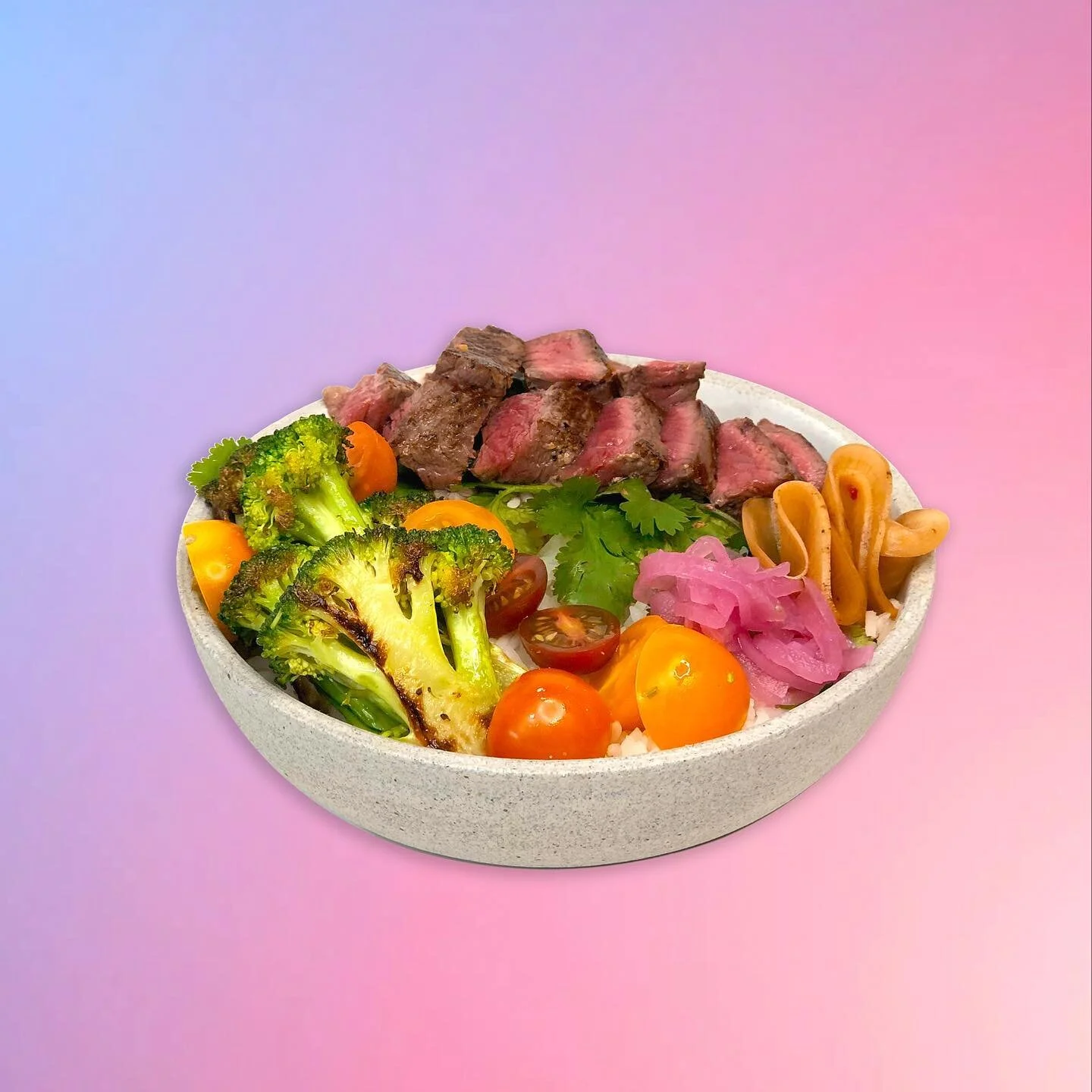 💫STK💫 all the tasty seared veggies, pickly daikon &amp; red onions! Don&rsquo;t forget some saucey rice and chili crisp🔥 

#steak#beefandbroccoli#somedazela#bowl#chilicrisp#eater#eaterla