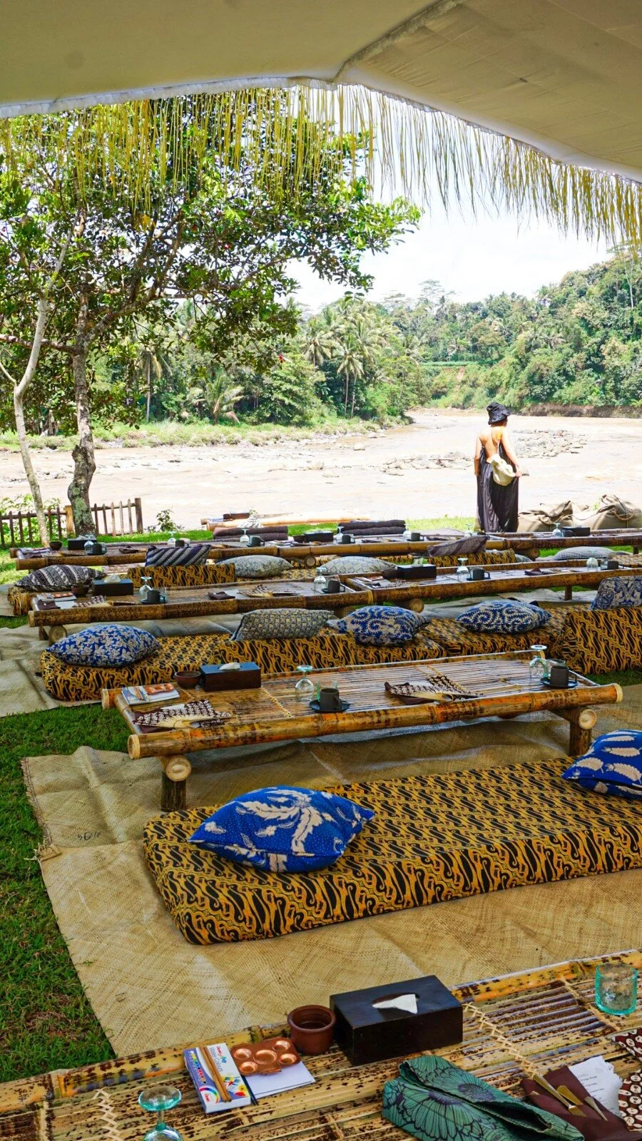 Lesehan Menawan