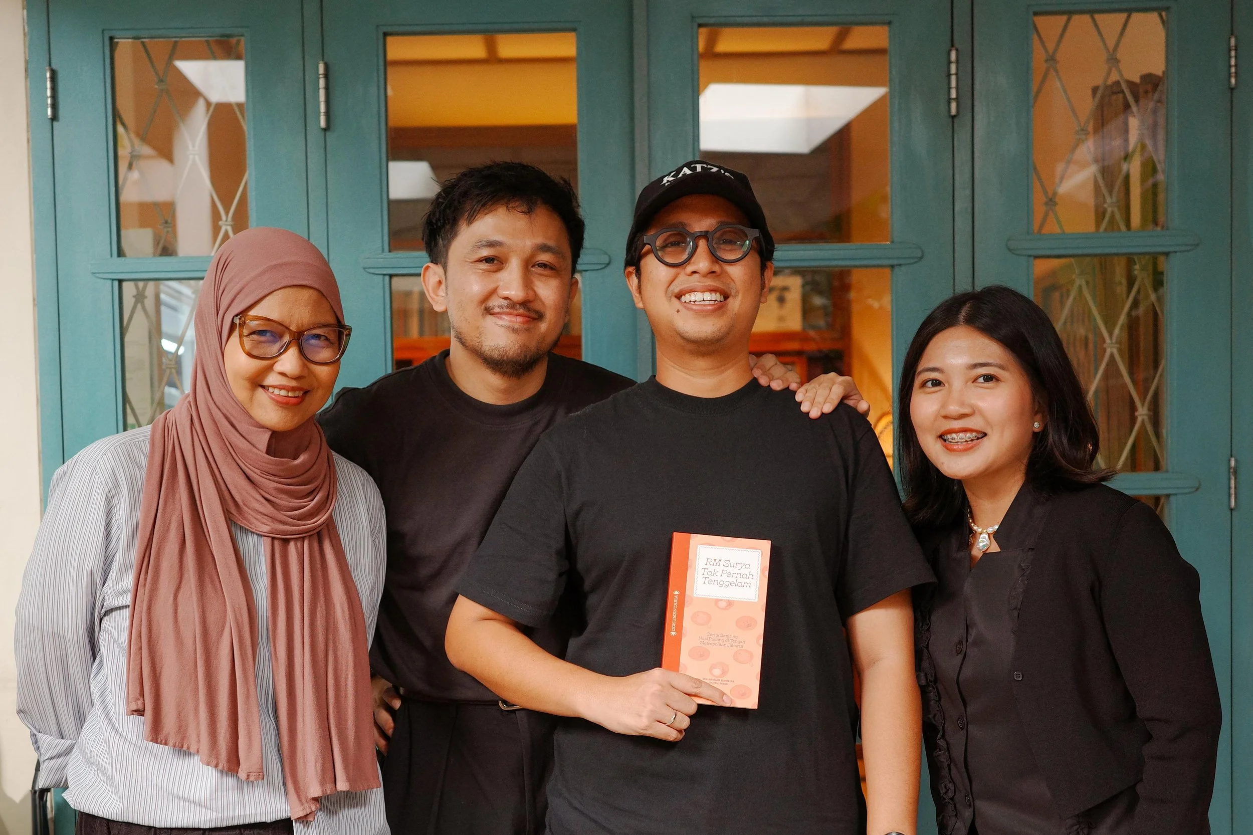 Semangat Dokumentaria Berselera Mengarsip Kuliner Indonesia Lewat Lensa, Kata, dan Sketsa