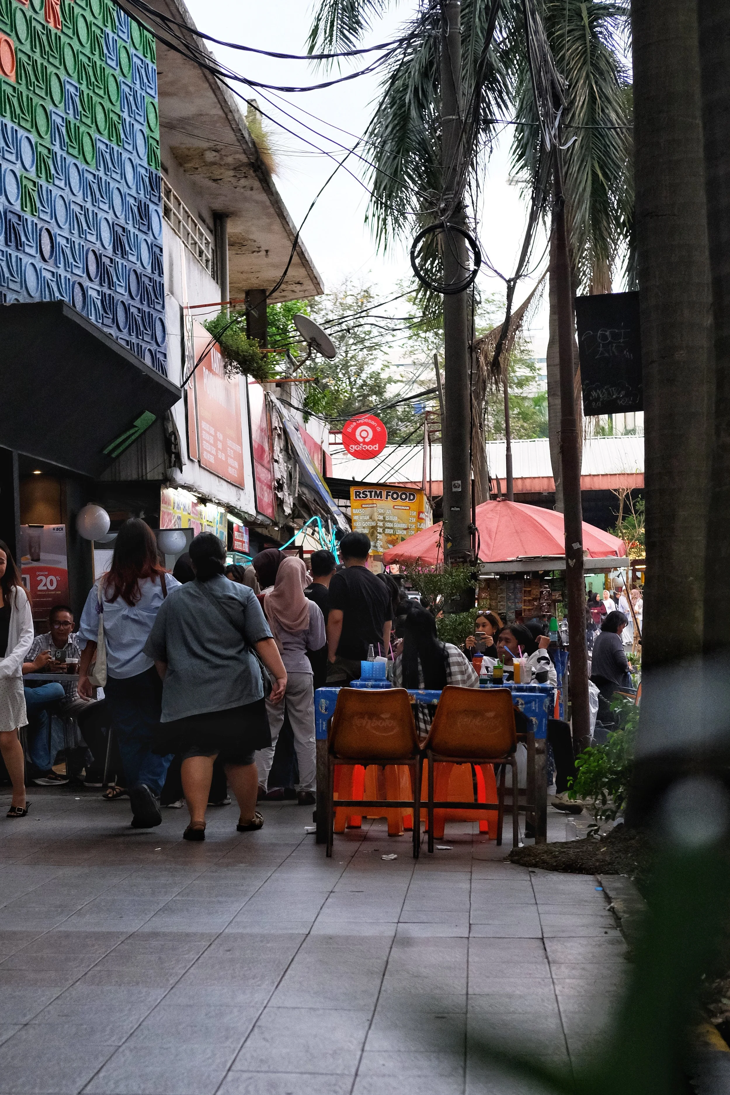 Blok M: Dari Terminal Kota ke Titik Temu Kuliner Urban Jakarta