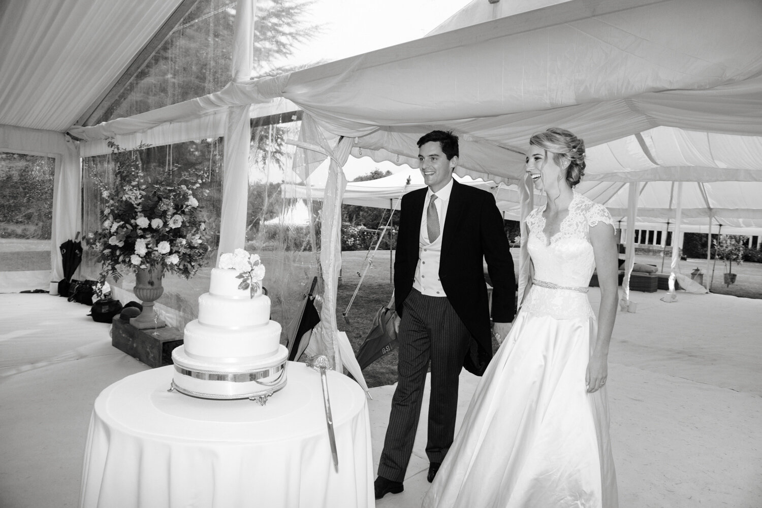 church-marquee-large-wedding-photography-111.jpg