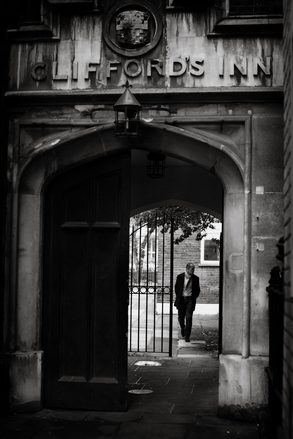 thriller-writer-portraits-london-streets-4.jpg