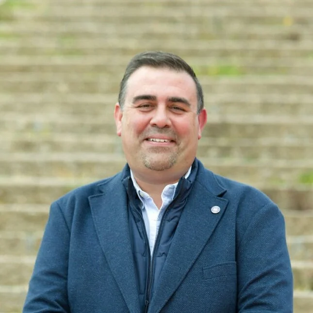 Headshot of Dr Jorge Méndez-Ramos  
