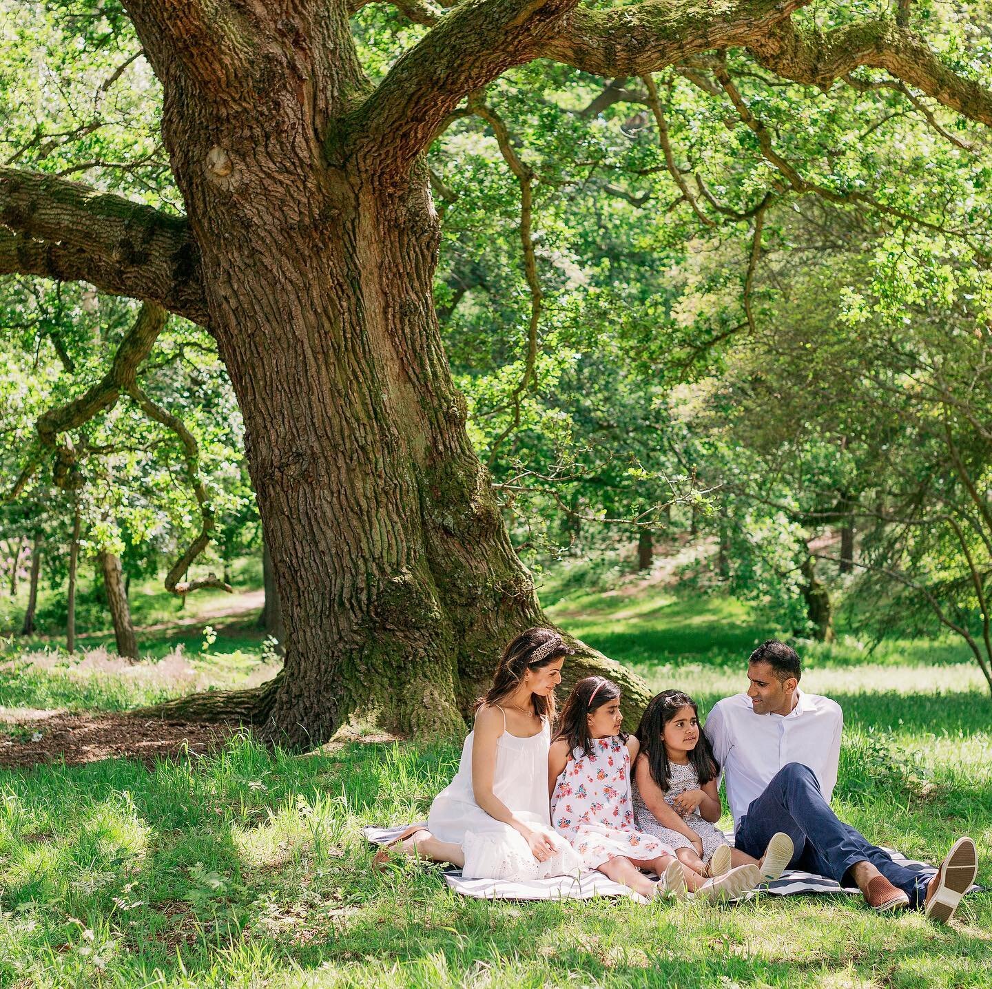 What a difference a day or week makes in this case&hellip;
Had the pleasure to capture this gorgeous family on a warm sunny day. We had so much fun discovering pretty Virginia Water Park &amp; finding nice dabbled light spots to make lovely family me