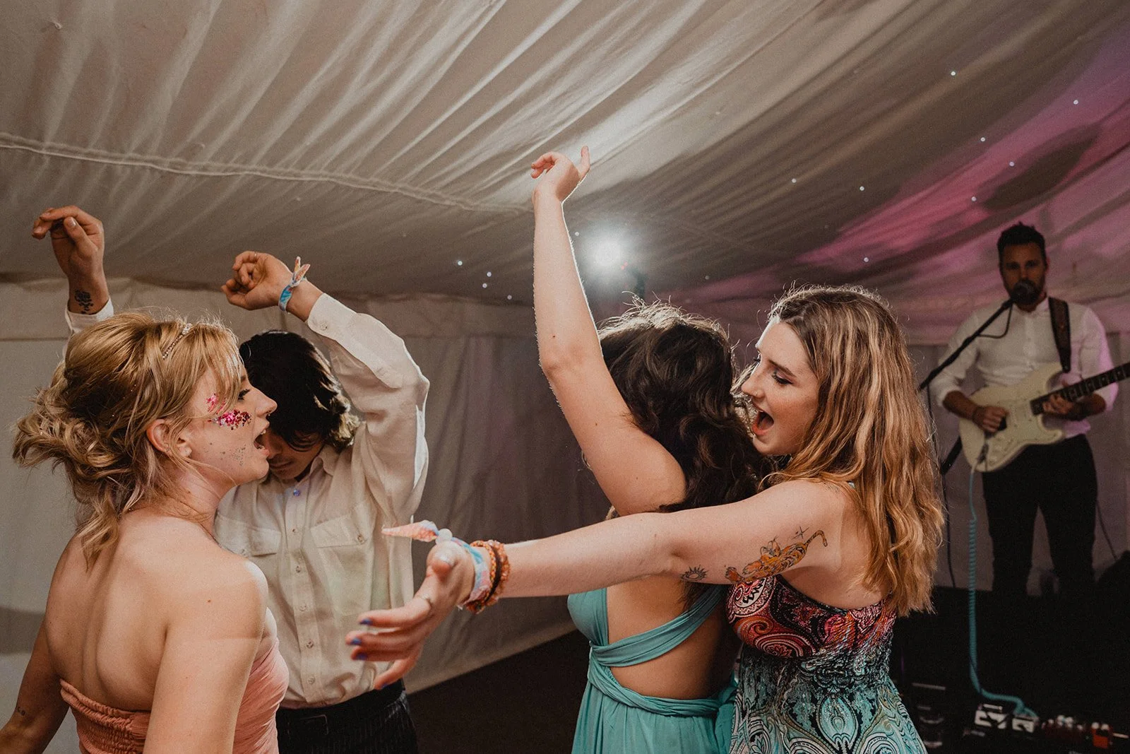 Clawdd Offa Farm Wedding-646.jpg