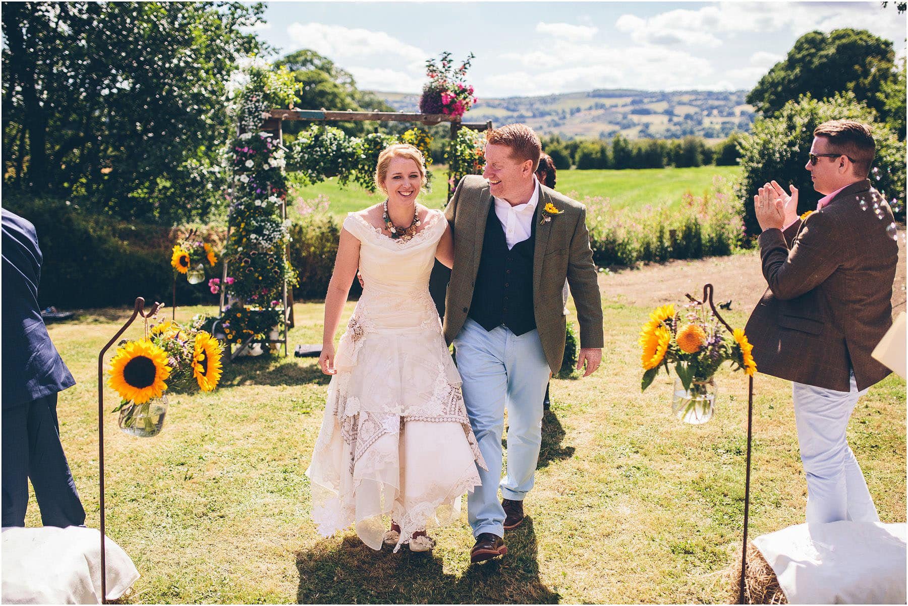 Clawdd_Offa_Farm_Wedding_Photography_0049.jpeg