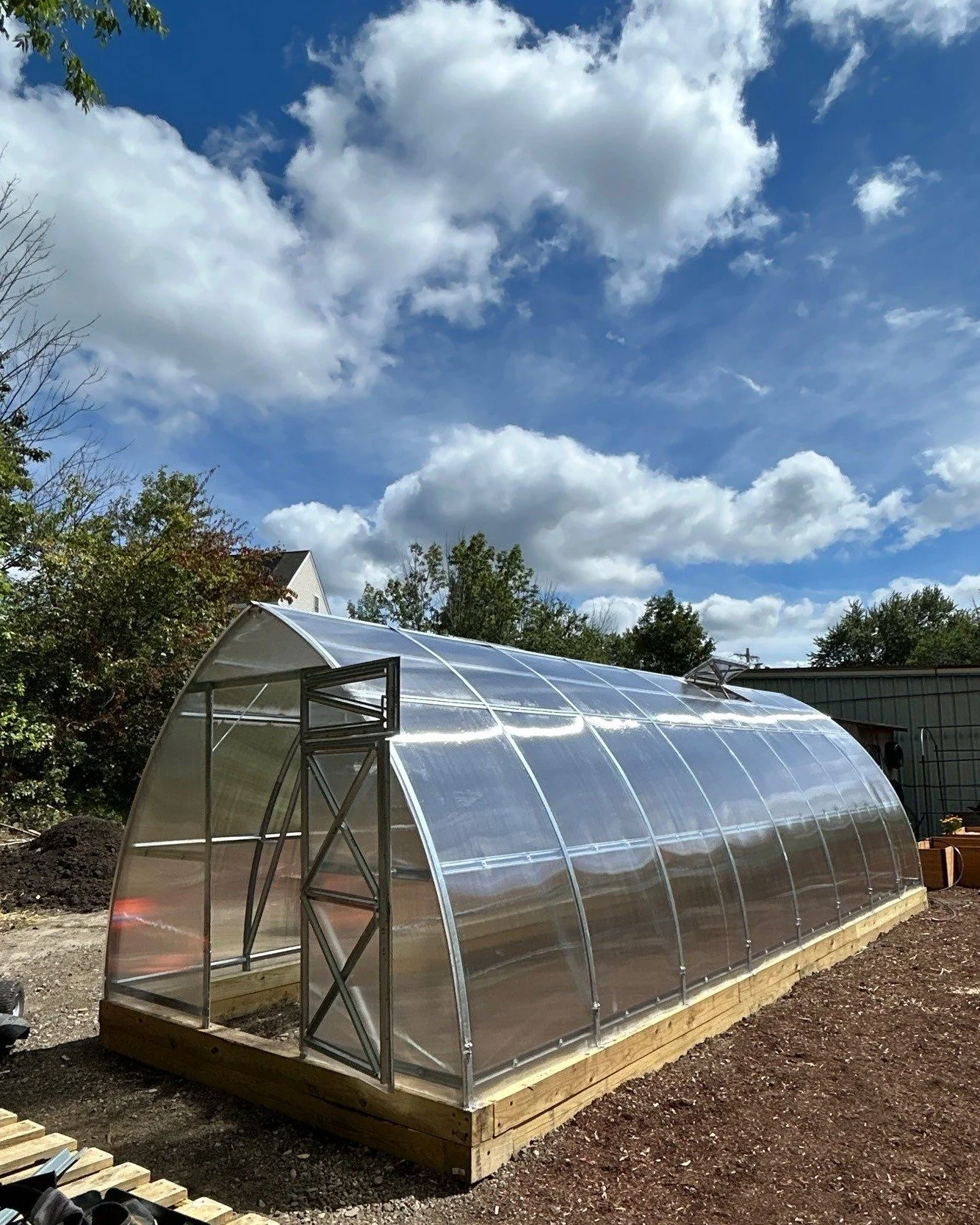 I'm honestly unsure if I'll be able to get to my garden before April, and sure am grateful I have some indoor seed-starting space. 🙏 

Are you wishing you could start seeds, or cultivate some early/late season greens crops? Wish your landscape had m