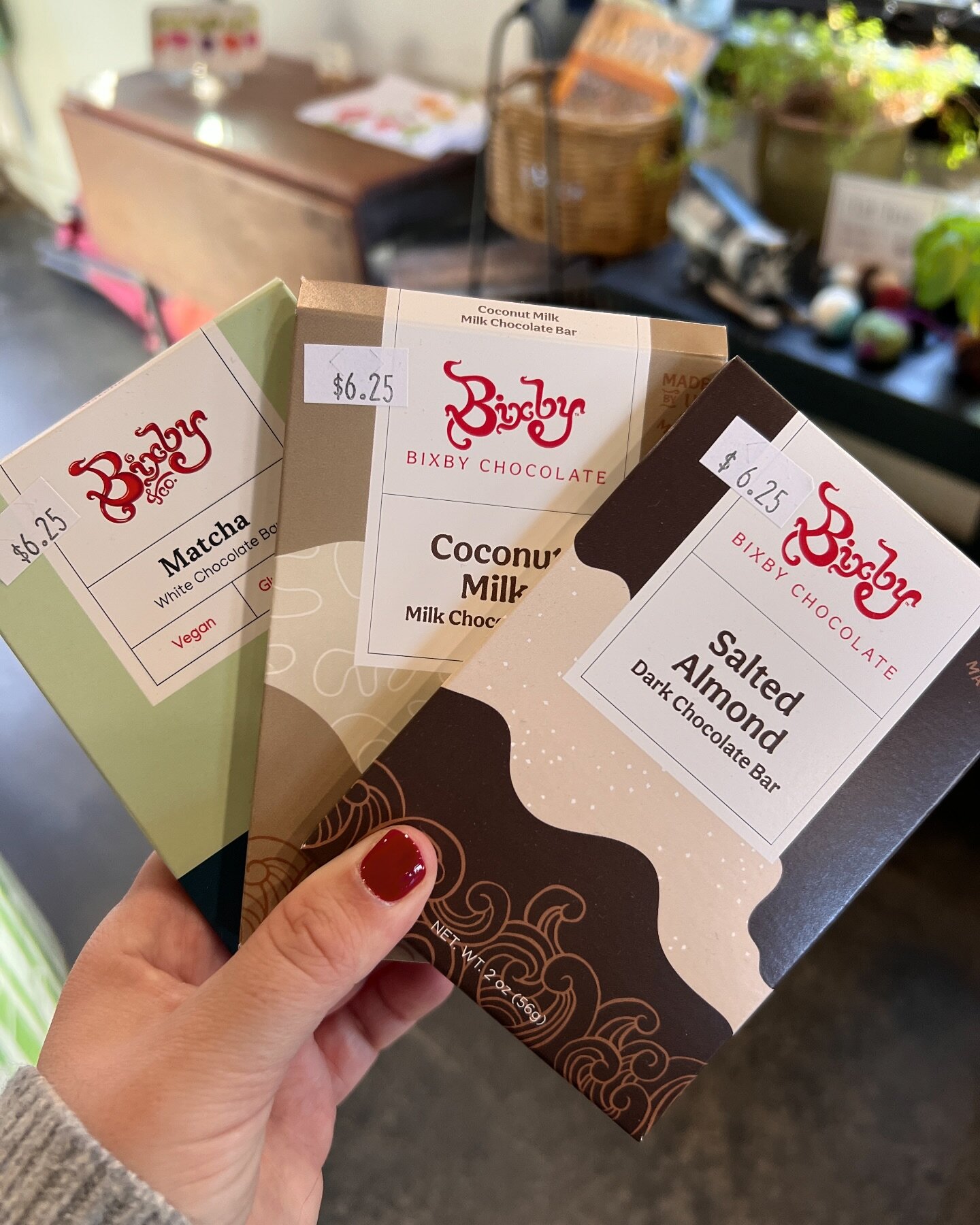 We are open 7:30-2 today with fresh baked goods, delicious treats like these @bixbychocolate bars and we&rsquo;re serving vegetable soup!

Come get cozy with us!
