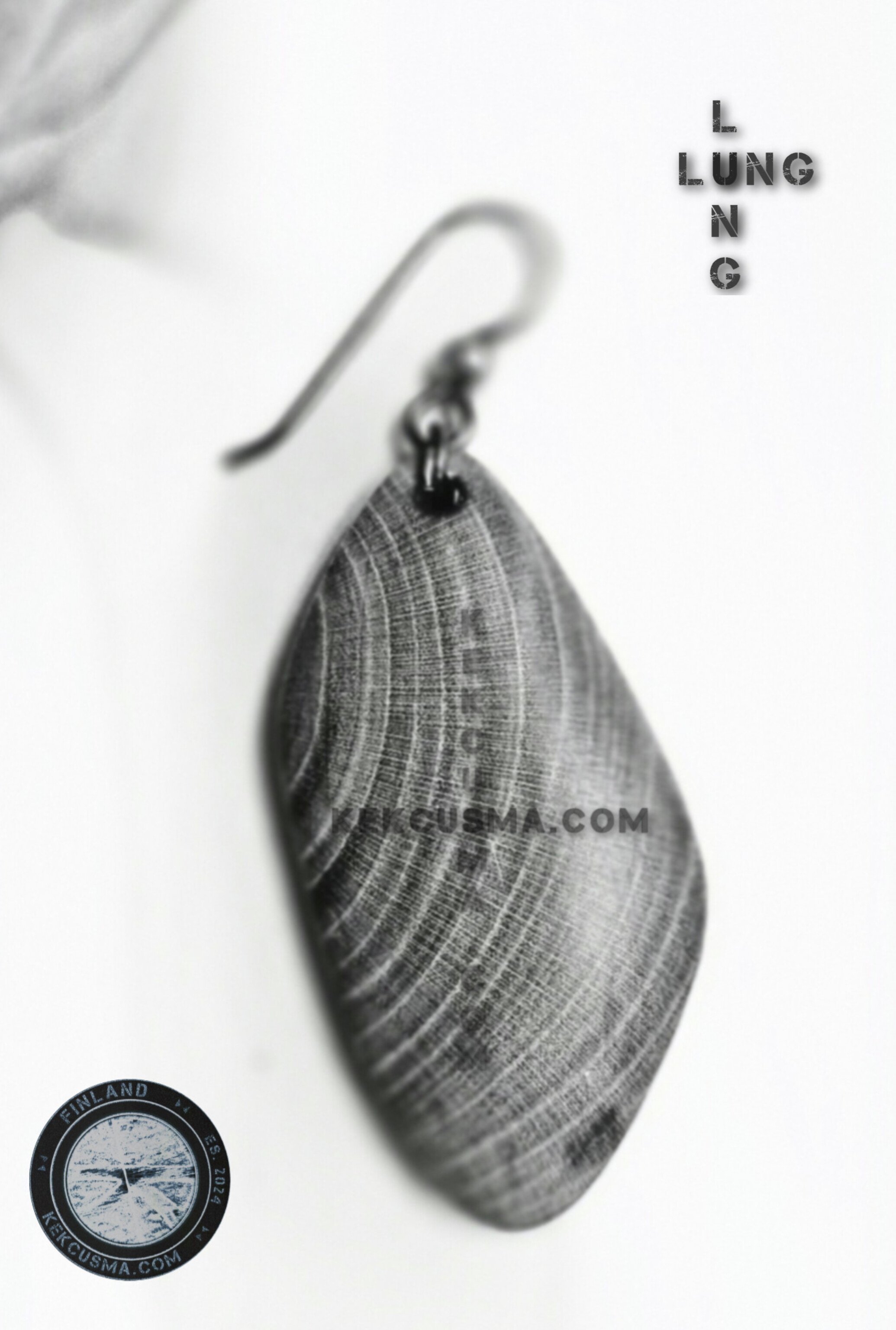 LUNG_KCM_PUU_KEKCUSMA_PLUM_EARRING_20250320A_BW_.jpg