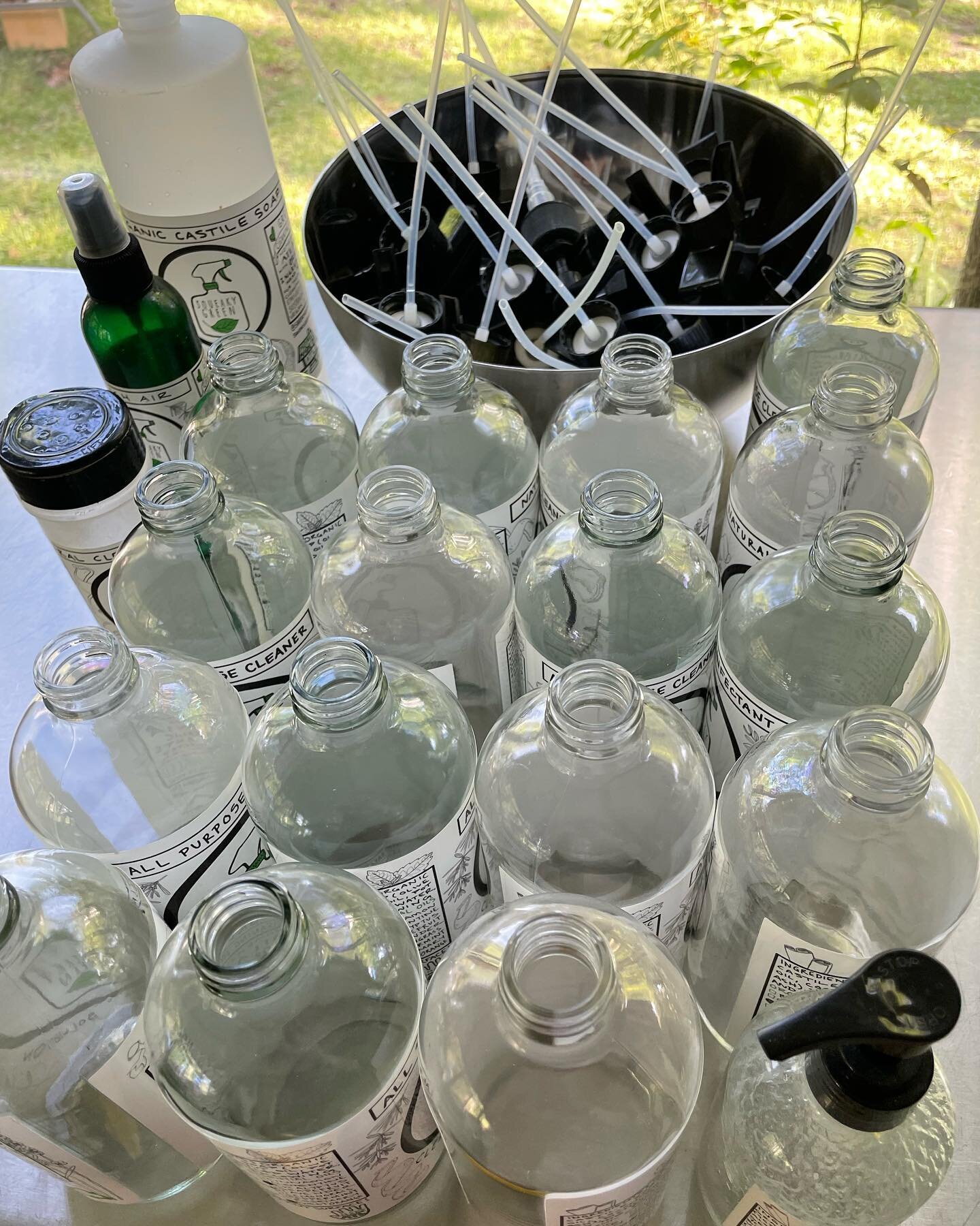 Did you know we buy back all of our bottles for a dollar a piece? This is just one weekend of bottle returns! We even had a brown bottle returned which we only sold for a short time in 2018. At that time we were using returned @goldakombucha bottles 